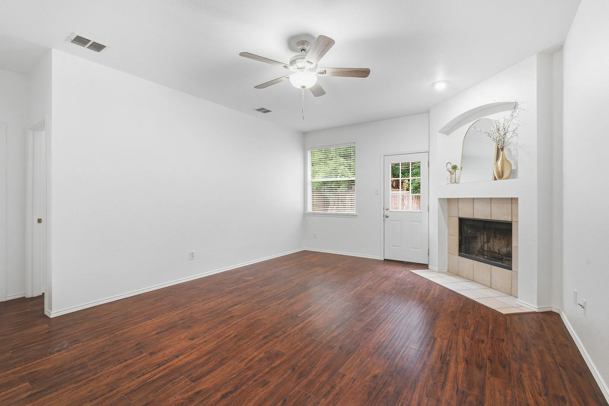 Single Family Residence For Sale in Collin County , 2416 Dalhart Trail, Mc Kinney, Texas 75072, 3 Bedroom, 2 Bathroom, 2 Garage spaces, 1,844 Sqft, built in 2002, mls#21302401, Real Estate Agent in Mc Kinney, Homes For Sale in Collin county, Homes For Sale in Mc Kinney, Realtor in Mc Kinney Texas, Real Estate Brokerage Independent Realty Texas, Luminita Cordes Realtor