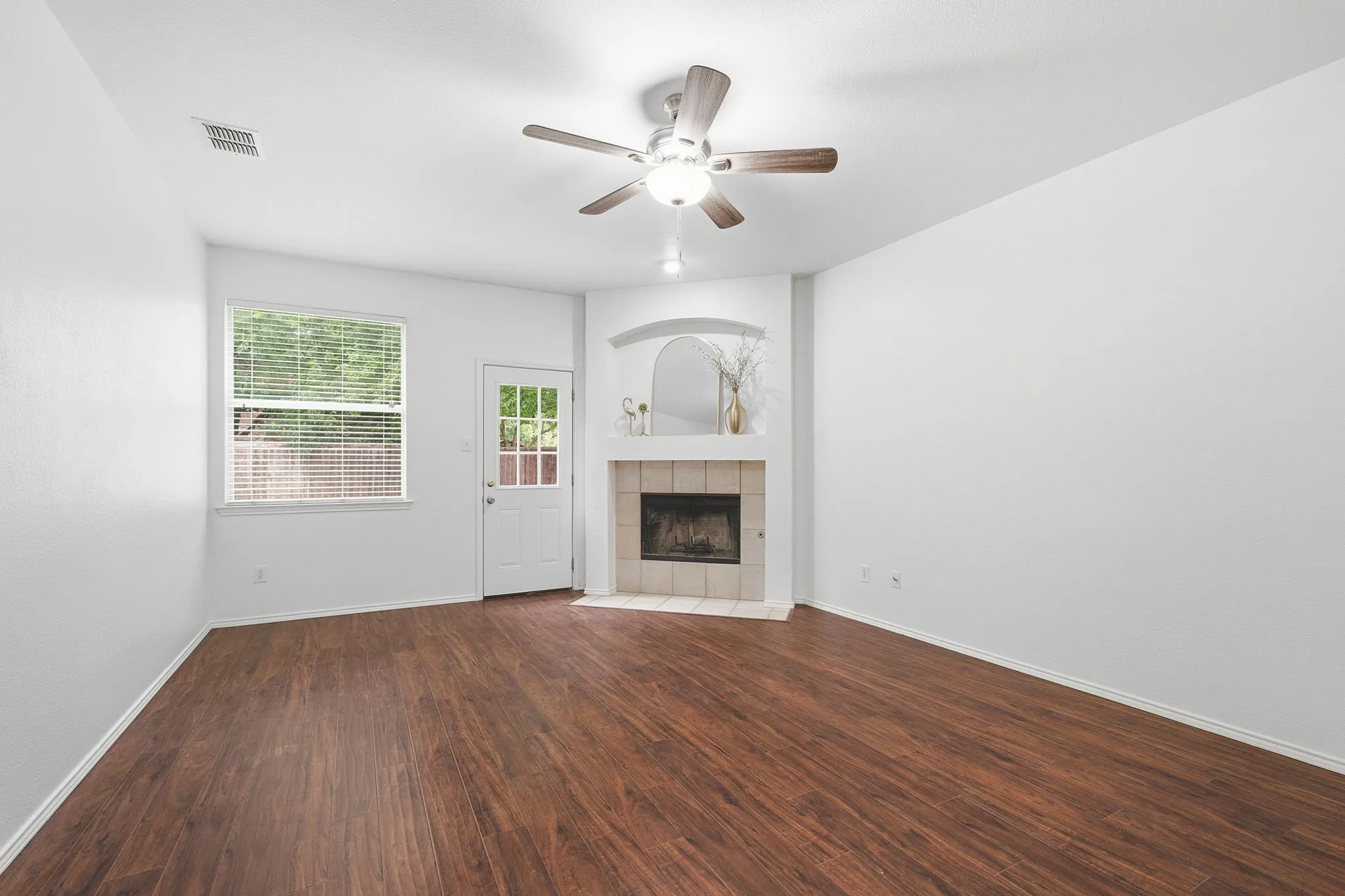 Single Family Residence For Sale in Collin County , 2416 Dalhart Trail, Mc Kinney, Texas 75072, 3 Bedroom, 2 Bathroom, 2 Garage spaces, 1,844 Sqft, built in 2002, mls#21302401, Real Estate Agent in Mc Kinney, Homes For Sale in Collin county, Homes For Sale in Mc Kinney, Realtor in Mc Kinney Texas, Real Estate Brokerage Independent Realty Texas, Luminita Cordes Realtor