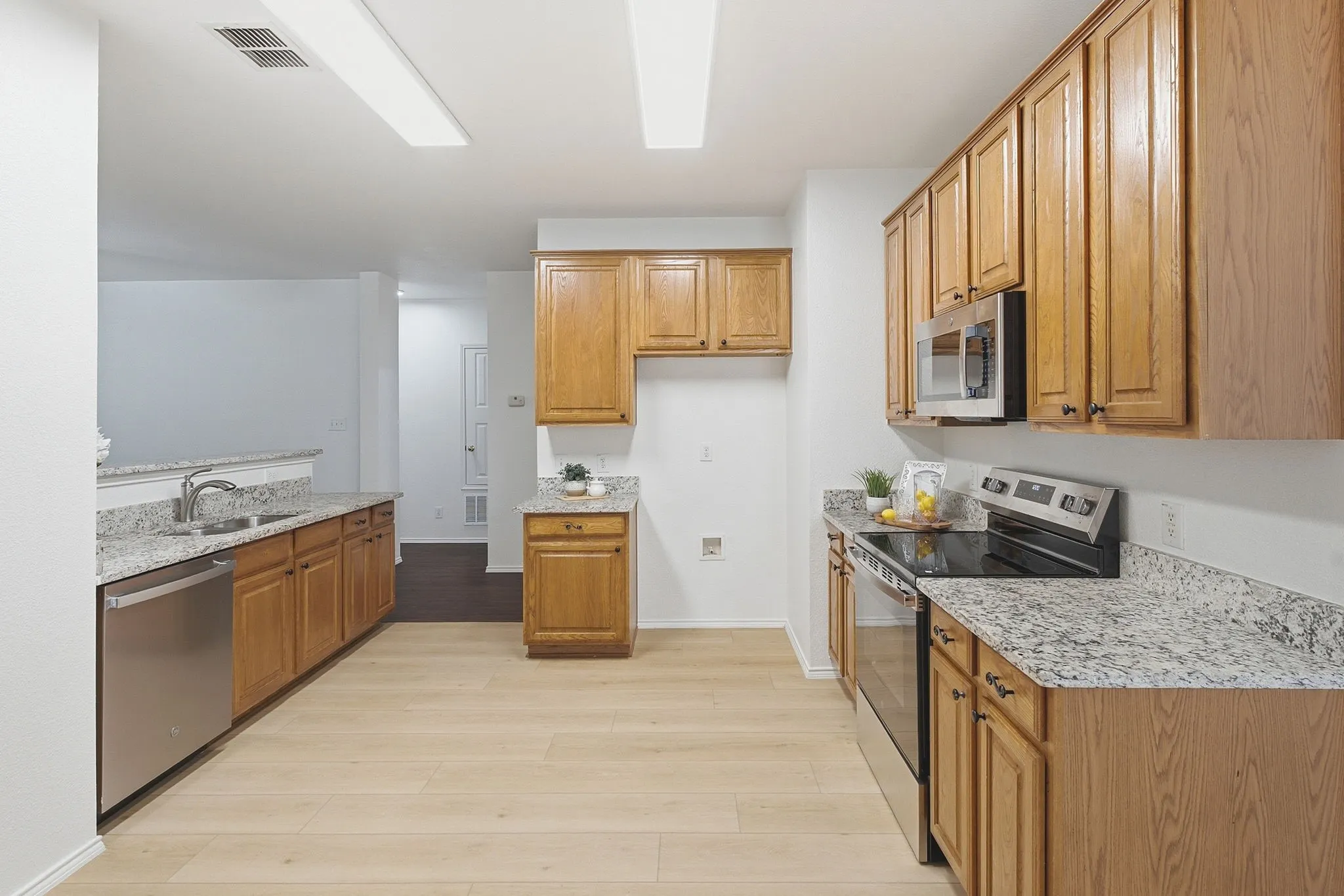 Single Family Residence For Sale in Collin County , 2416 Dalhart Trail, Mc Kinney, Texas 75072, 3 Bedroom, 2 Bathroom, 2 Garage spaces, 1,844 Sqft, built in 2002, mls#21302401, Real Estate Agent in Mc Kinney, Homes For Sale in Collin county, Homes For Sale in Mc Kinney, Realtor in Mc Kinney Texas, Real Estate Brokerage Independent Realty Texas, Luminita Cordes Realtor