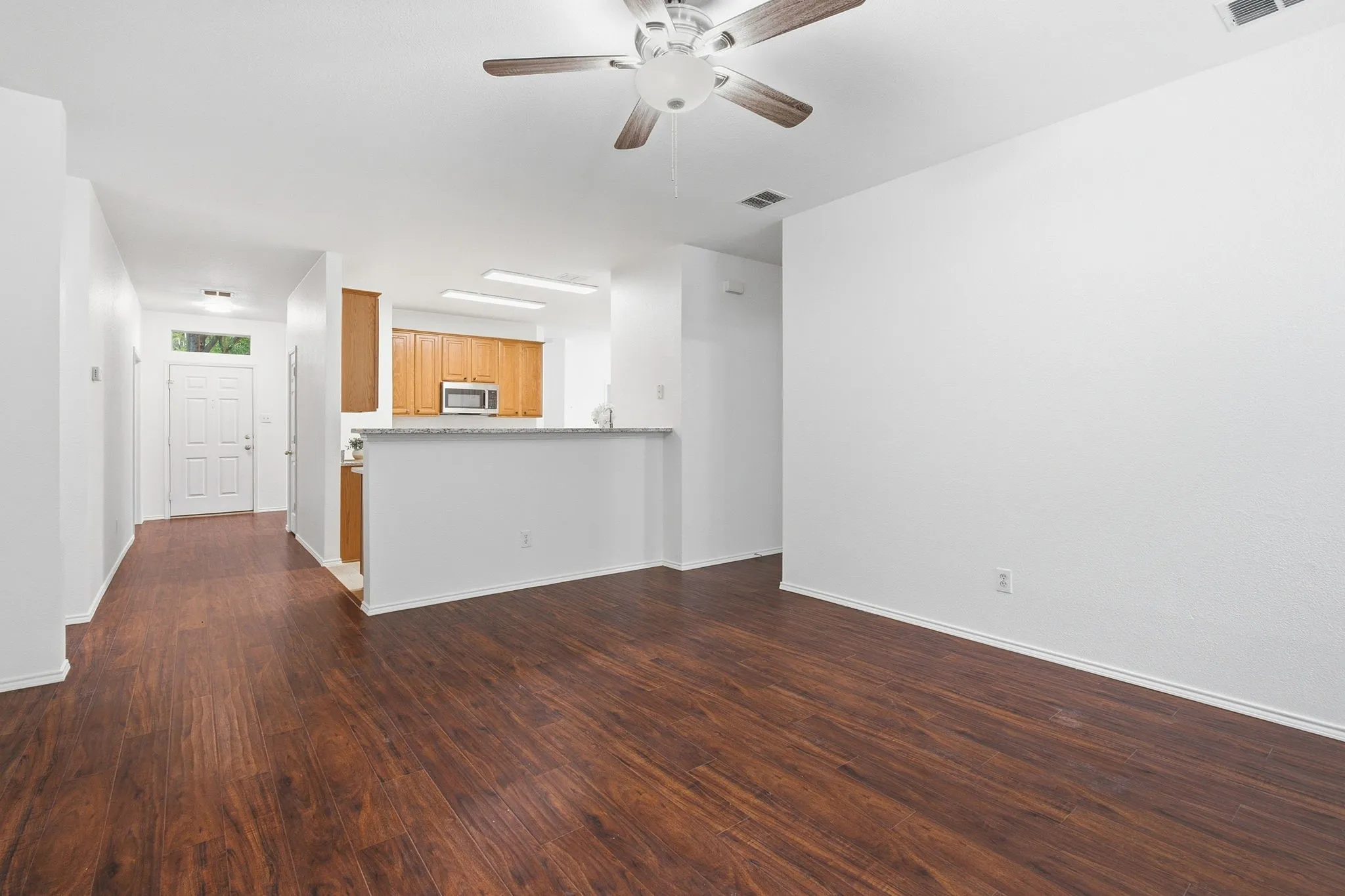 Single Family Residence For Sale in Collin County , 2416 Dalhart Trail, Mc Kinney, Texas 75072, 3 Bedroom, 2 Bathroom, 2 Garage spaces, 1,844 Sqft, built in 2002, mls#21302401, Real Estate Agent in Mc Kinney, Homes For Sale in Collin county, Homes For Sale in Mc Kinney, Realtor in Mc Kinney Texas, Real Estate Brokerage Independent Realty Texas, Luminita Cordes Realtor