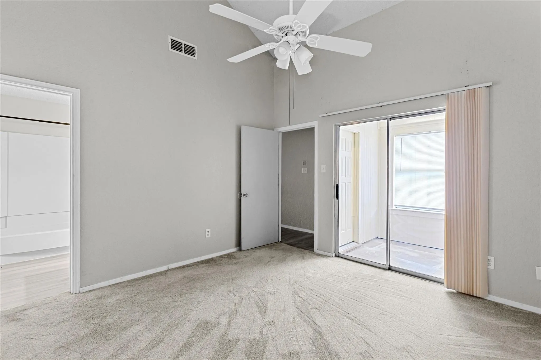 Single Family Residence For Sale in Tarrant County , 7650 Colorado Creek Court, Fort Worth, Texas 76133, 2 Bedroom, 2 Bathroom, 2 Garage spaces, 1,250 Sqft, built in 1982, mls#21306255, Real Estate Agent in Fort Worth, Homes For Sale in Tarrant county, Homes For Sale in Fort Worth, Realtor in Fort Worth Texas, Real Estate Brokerage Independent Realty Texas, Luminita Cordes Realtor