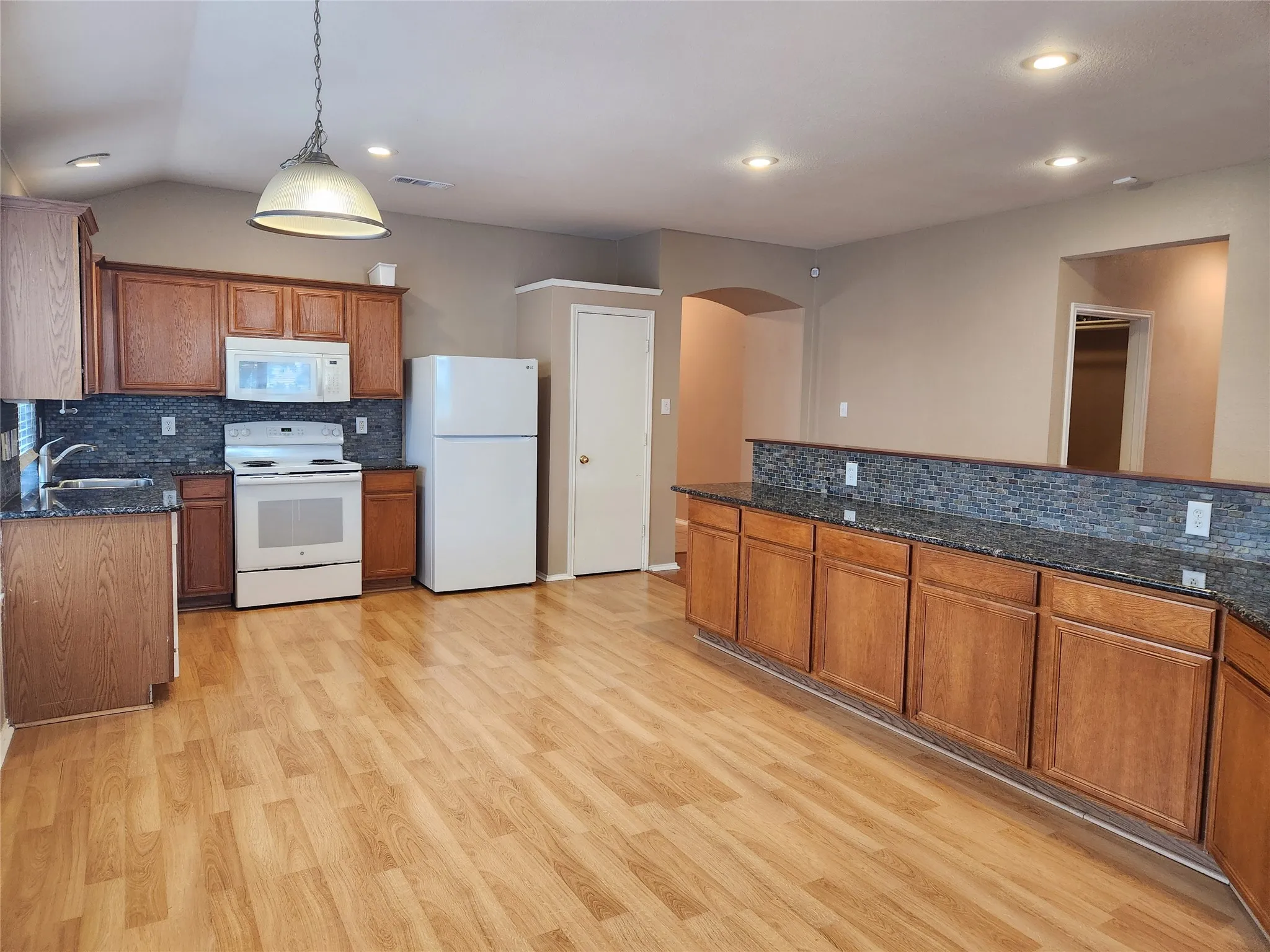 Single Family Residence For Rent in Denton County , 3913 Chimney Rock Drive, Denton, Texas 76210, 4 Bedroom, 2 Bathroom, 2 Garage spaces, 2,038 Sqft, built in 2001, mls#21305569, Real Estate Agent in Denton, Homes For Rent in Denton county, Homes For Rent in Denton, Realtor in Denton Texas, Real Estate Brokerage Independent Realty Texas, Luminita Cordes Realtor
