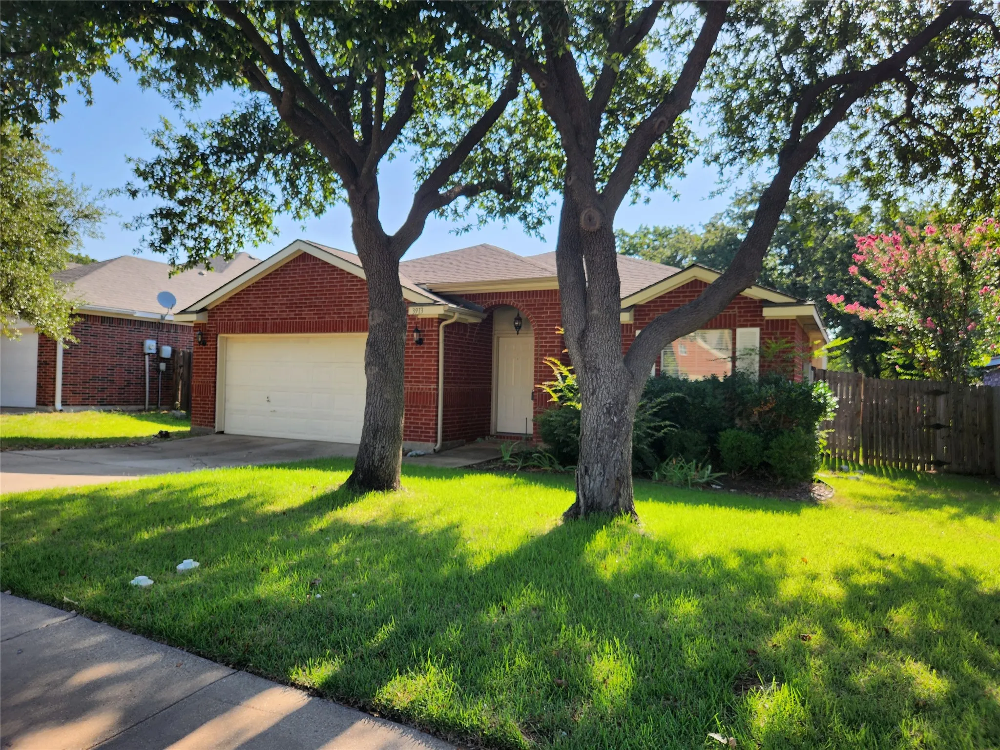 Single Family Residence For Rent in Denton County , 3913 Chimney Rock Drive, Denton, Texas 76210, 4 Bedroom, 2 Bathroom, 2 Garage spaces, 2,038 Sqft, built in 2001, mls#21305569, Real Estate Agent in Denton, Homes For Rent in Denton county, Homes For Rent in Denton, Realtor in Denton Texas, Real Estate Brokerage Independent Realty Texas, Luminita Cordes Realtor
