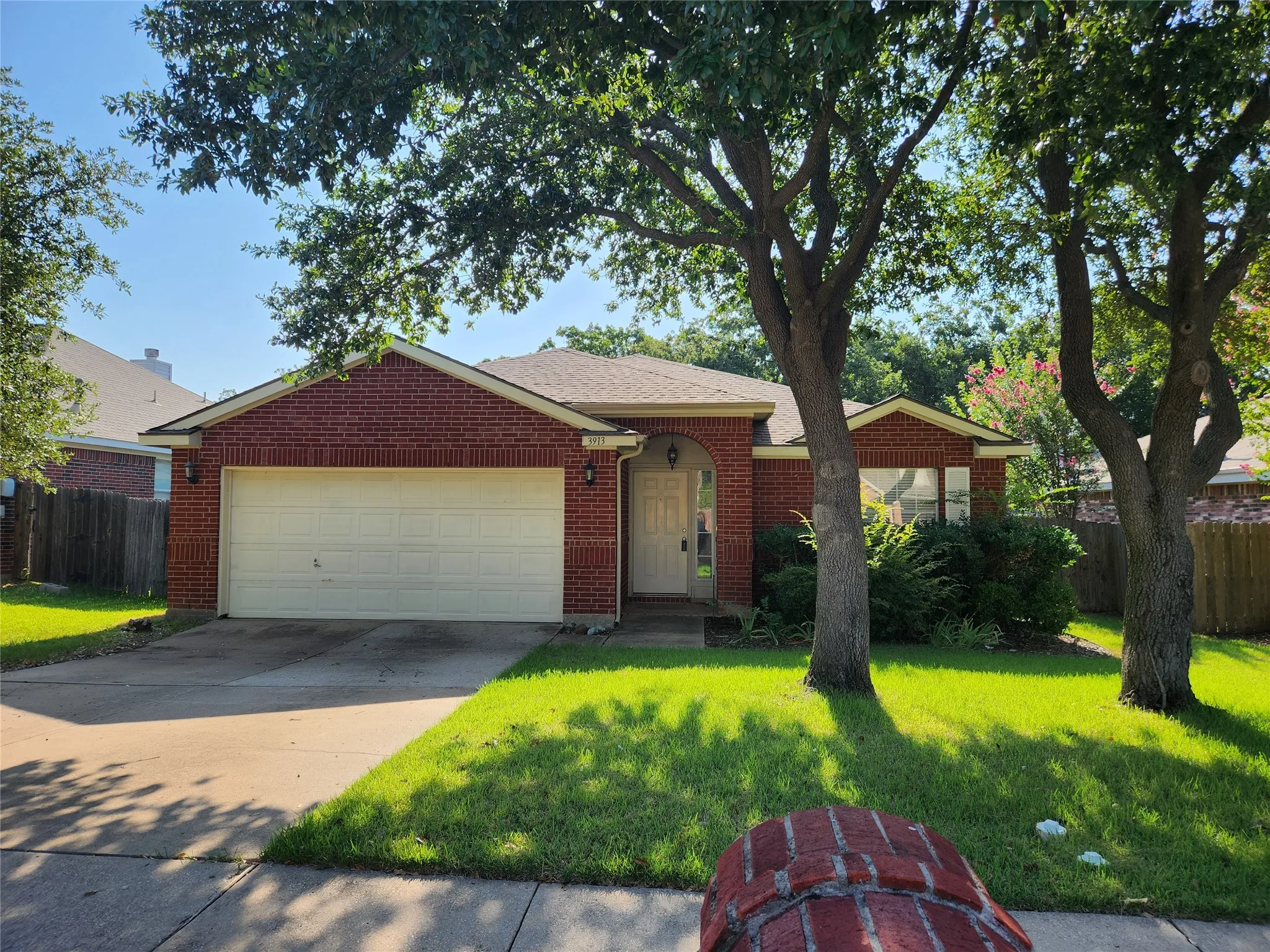 Single Family Residence For Rent in Denton County , 3913 Chimney Rock Drive, Denton, Texas 76210, 4 Bedroom, 2 Bathroom, 2 Garage spaces, 2,038 Sqft, built in 2001, mls#21305569, Real Estate Agent in Denton, Homes For Rent in Denton county, Homes For Rent in Denton, Realtor in Denton Texas, Real Estate Brokerage Independent Realty Texas, Luminita Cordes Realtor