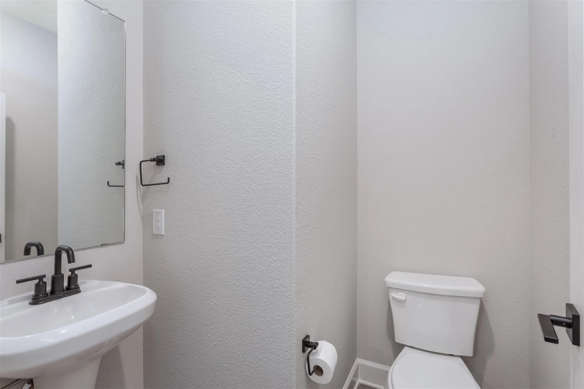 Single Family Residence For Sale in Collin County , 2100 Brentwood Drive, Anna, Texas 75409, 5 Bedrooms, 3 Bathrooms, 2 Garage spaces, 2,700 Sqft, built in 2023, Price $395,000, mls#21306275, Real Estate Agent in Anna, Homes For Sale in Collin county, Homes For Sale in Anna, Realtor in Anna Texas, Real Estate Brokerage Independent Realty Texas, Luminita Cordes Realtor