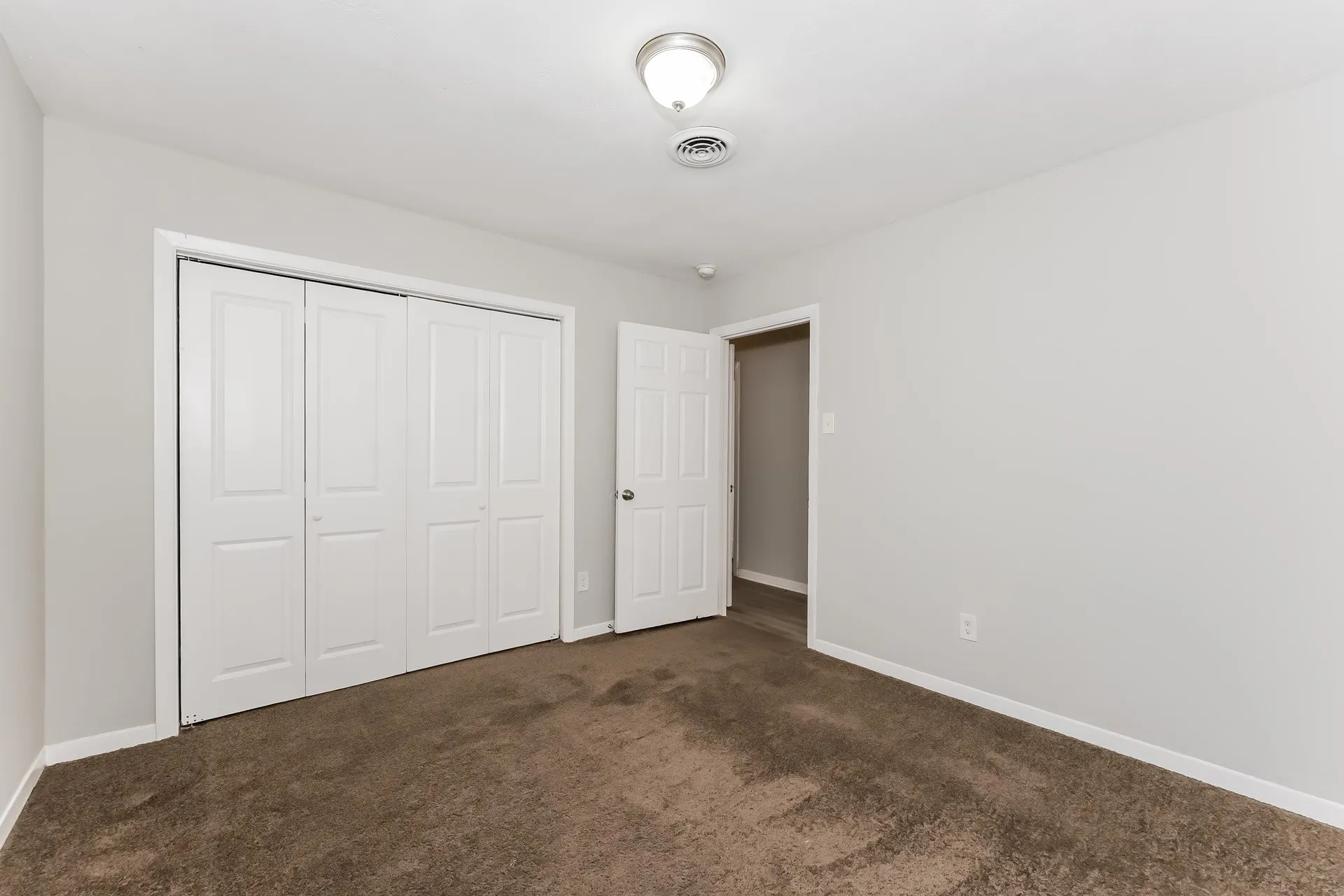 Single Family Residence For Sale in Dallas County , 1327 Templecliff Drive, Dallas, Texas 75217, 3 Bedroom, 2 Bathroom, 2 Garage spaces, 1,614 Sqft, built in 1957, mls#21305666, Real Estate Agent in Dallas, Homes For Sale in Dallas county, Homes For Sale in Dallas, Realtor in Dallas Texas, Real Estate Brokerage Independent Realty Texas, Luminita Cordes Realtor