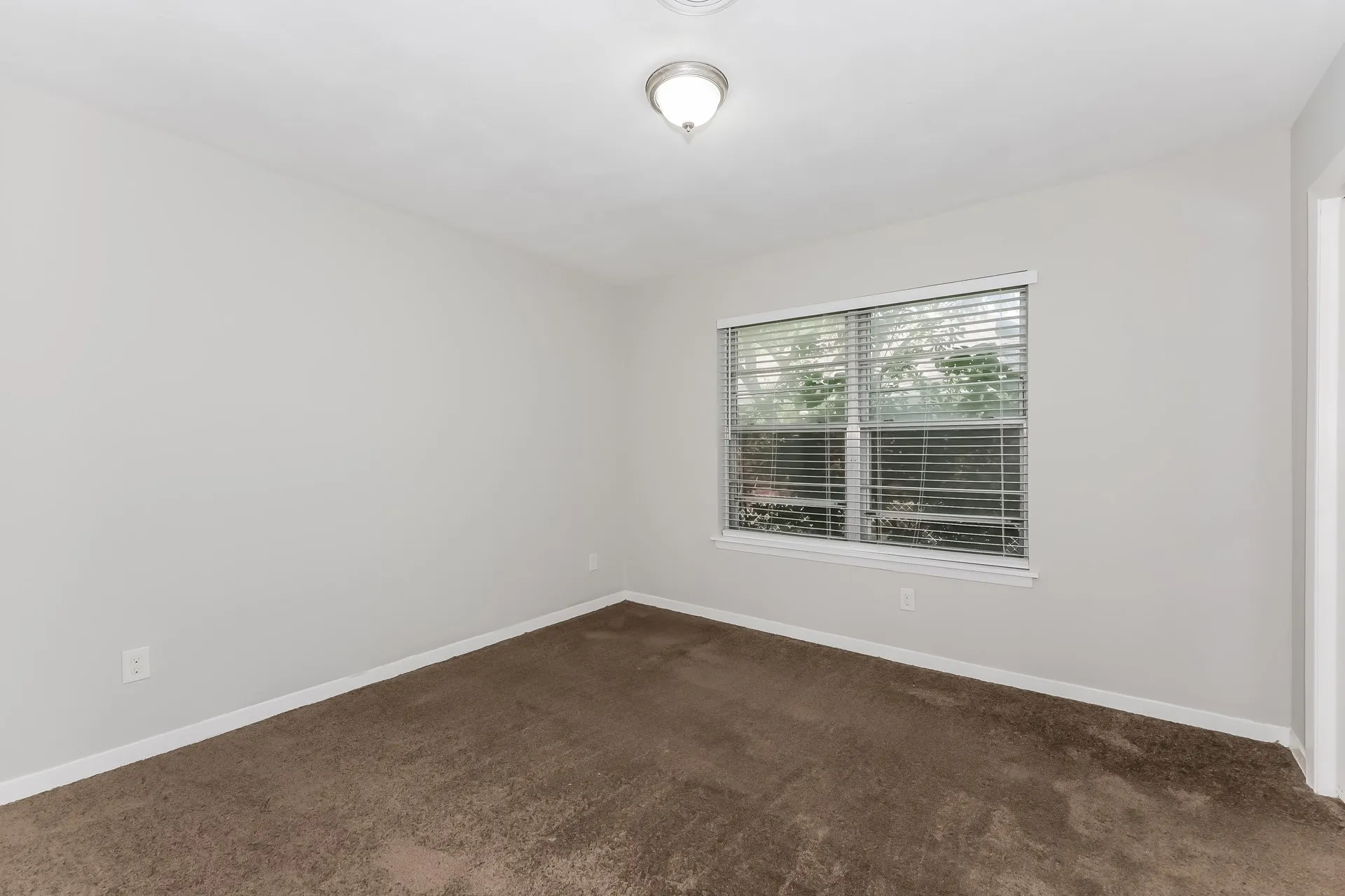 Single Family Residence For Sale in Dallas County , 1327 Templecliff Drive, Dallas, Texas 75217, 3 Bedroom, 2 Bathroom, 2 Garage spaces, 1,614 Sqft, built in 1957, mls#21305666, Real Estate Agent in Dallas, Homes For Sale in Dallas county, Homes For Sale in Dallas, Realtor in Dallas Texas, Real Estate Brokerage Independent Realty Texas, Luminita Cordes Realtor