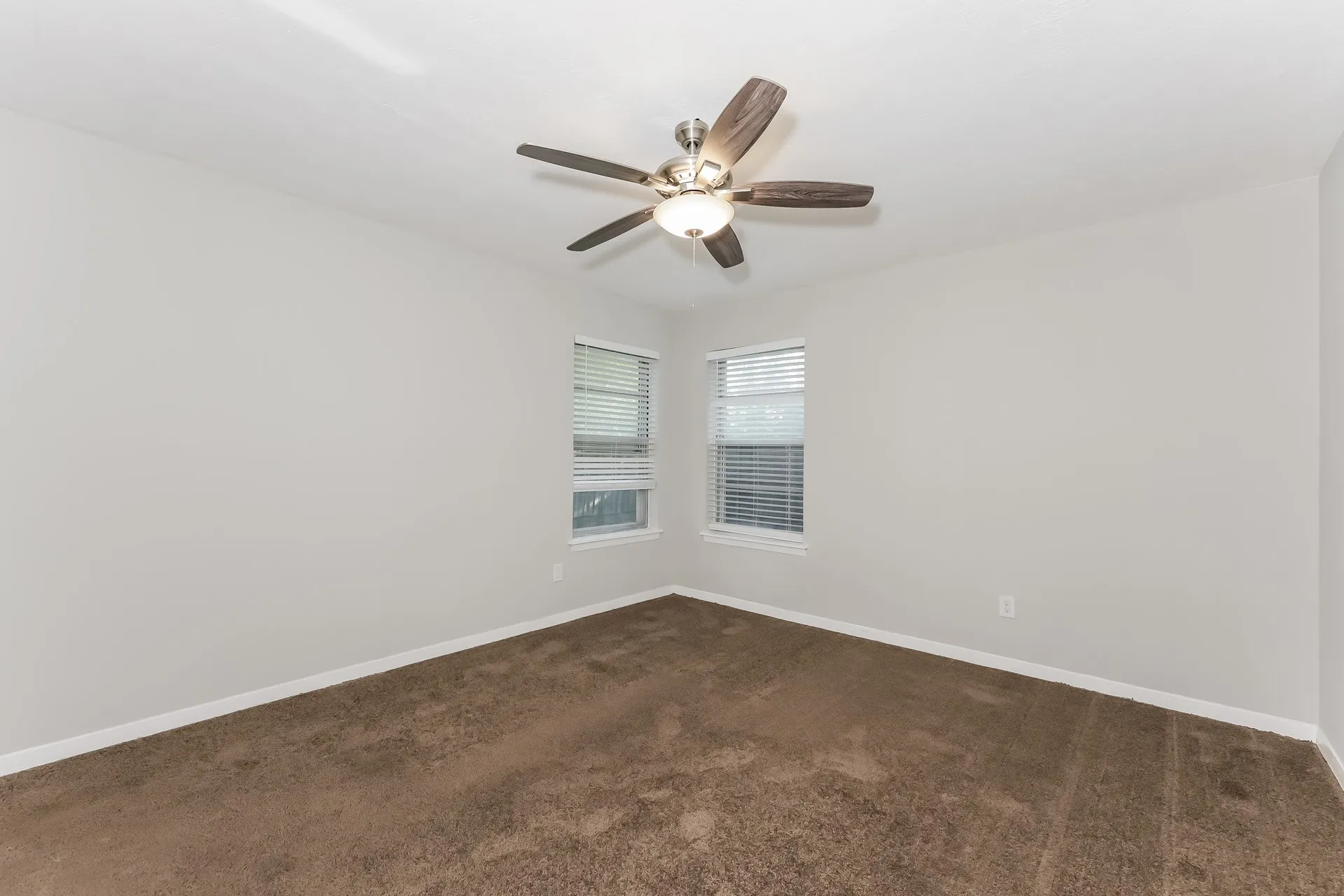 Single Family Residence For Sale in Dallas County , 1327 Templecliff Drive, Dallas, Texas 75217, 3 Bedroom, 2 Bathroom, 2 Garage spaces, 1,614 Sqft, built in 1957, mls#21305666, Real Estate Agent in Dallas, Homes For Sale in Dallas county, Homes For Sale in Dallas, Realtor in Dallas Texas, Real Estate Brokerage Independent Realty Texas, Luminita Cordes Realtor