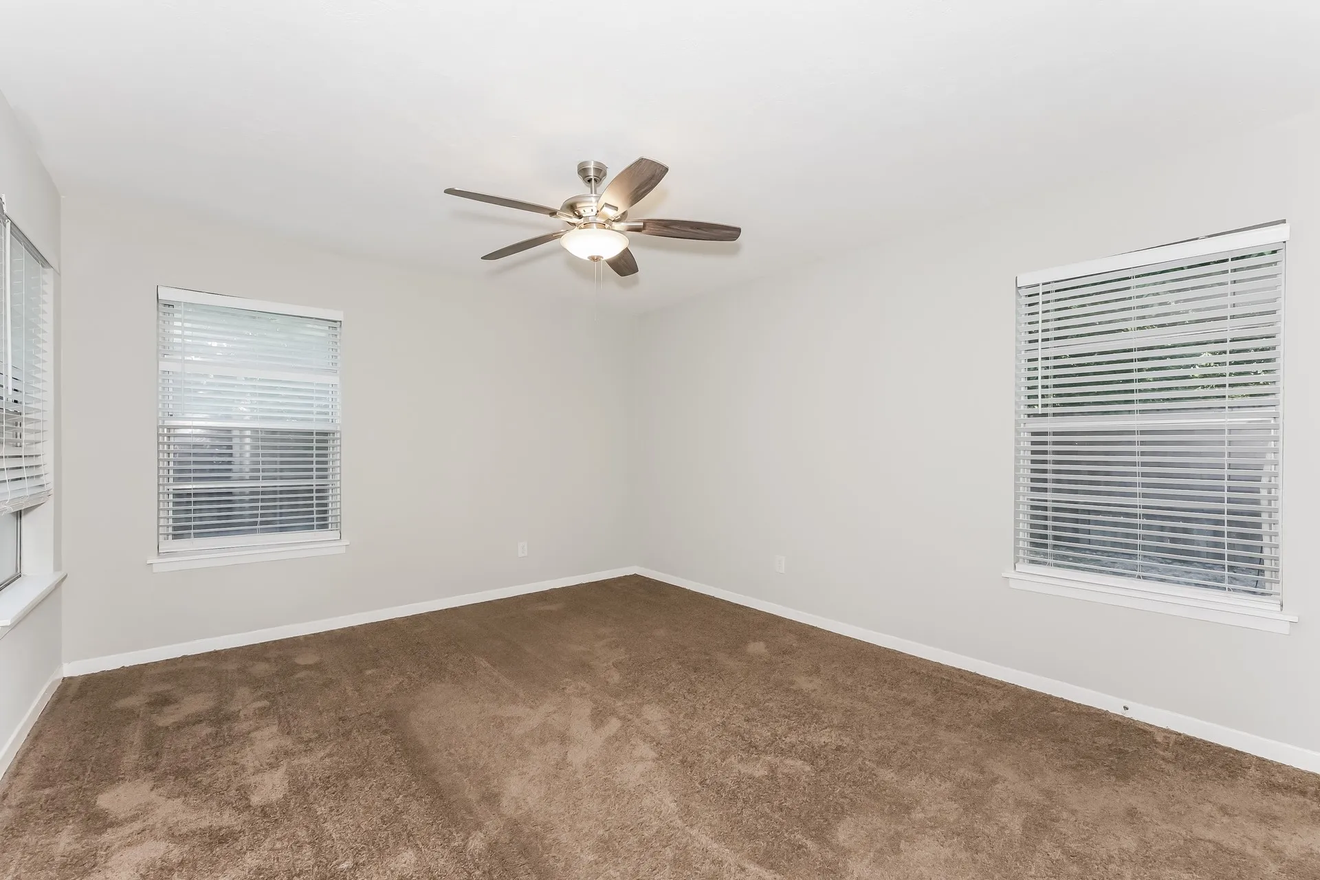 Single Family Residence For Sale in Dallas County , 1327 Templecliff Drive, Dallas, Texas 75217, 3 Bedroom, 2 Bathroom, 2 Garage spaces, 1,614 Sqft, built in 1957, mls#21305666, Real Estate Agent in Dallas, Homes For Sale in Dallas county, Homes For Sale in Dallas, Realtor in Dallas Texas, Real Estate Brokerage Independent Realty Texas, Luminita Cordes Realtor