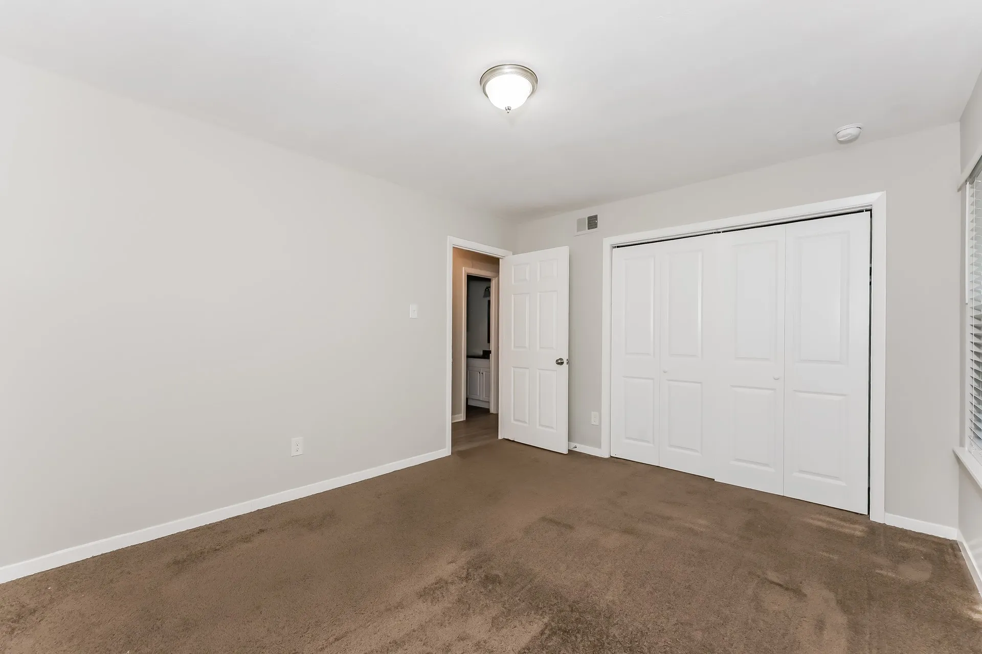 Single Family Residence For Sale in Dallas County , 1327 Templecliff Drive, Dallas, Texas 75217, 3 Bedroom, 2 Bathroom, 2 Garage spaces, 1,614 Sqft, built in 1957, mls#21305666, Real Estate Agent in Dallas, Homes For Sale in Dallas county, Homes For Sale in Dallas, Realtor in Dallas Texas, Real Estate Brokerage Independent Realty Texas, Luminita Cordes Realtor