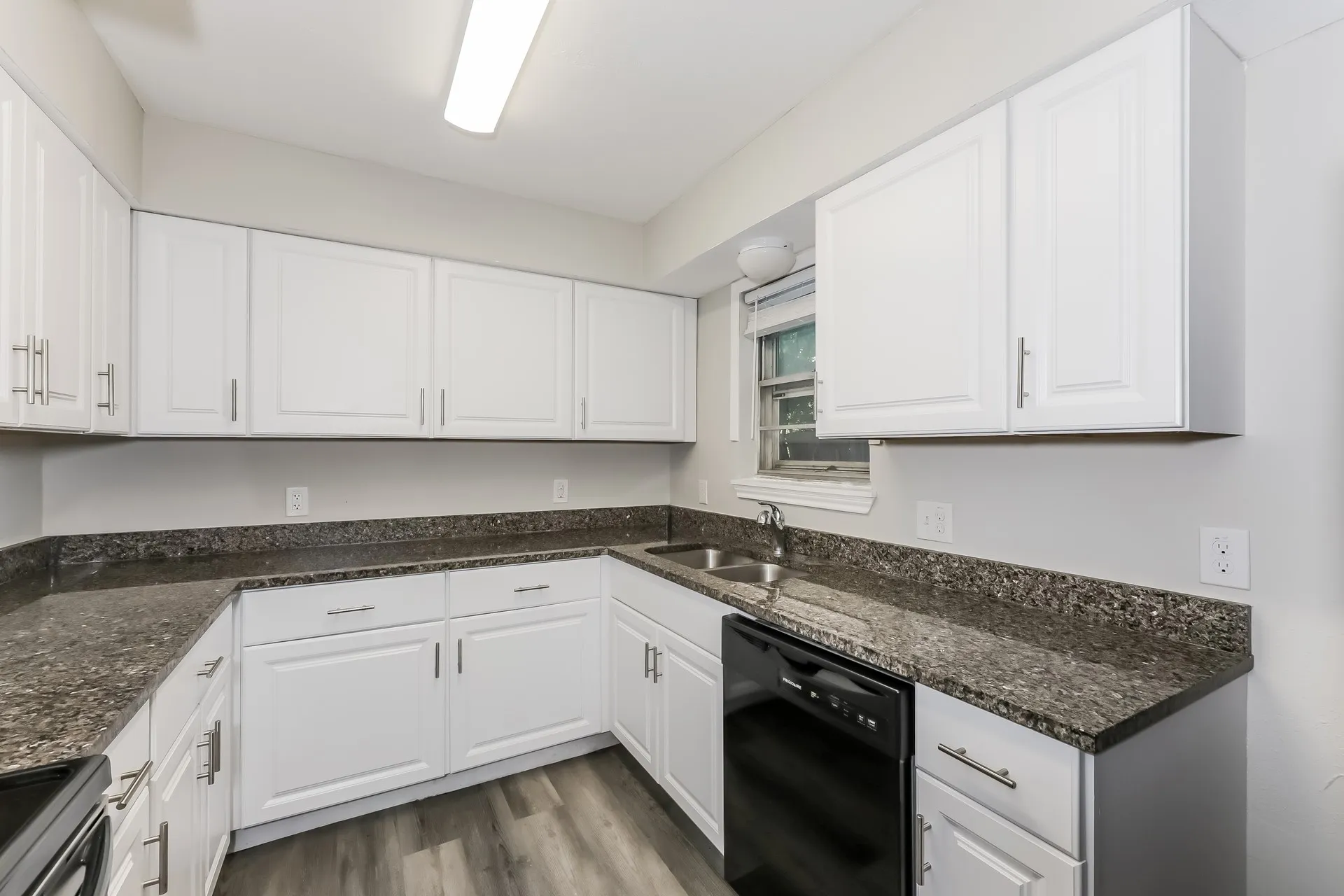 Single Family Residence For Sale in Dallas County , 1327 Templecliff Drive, Dallas, Texas 75217, 3 Bedroom, 2 Bathroom, 2 Garage spaces, 1,614 Sqft, built in 1957, mls#21305666, Real Estate Agent in Dallas, Homes For Sale in Dallas county, Homes For Sale in Dallas, Realtor in Dallas Texas, Real Estate Brokerage Independent Realty Texas, Luminita Cordes Realtor
