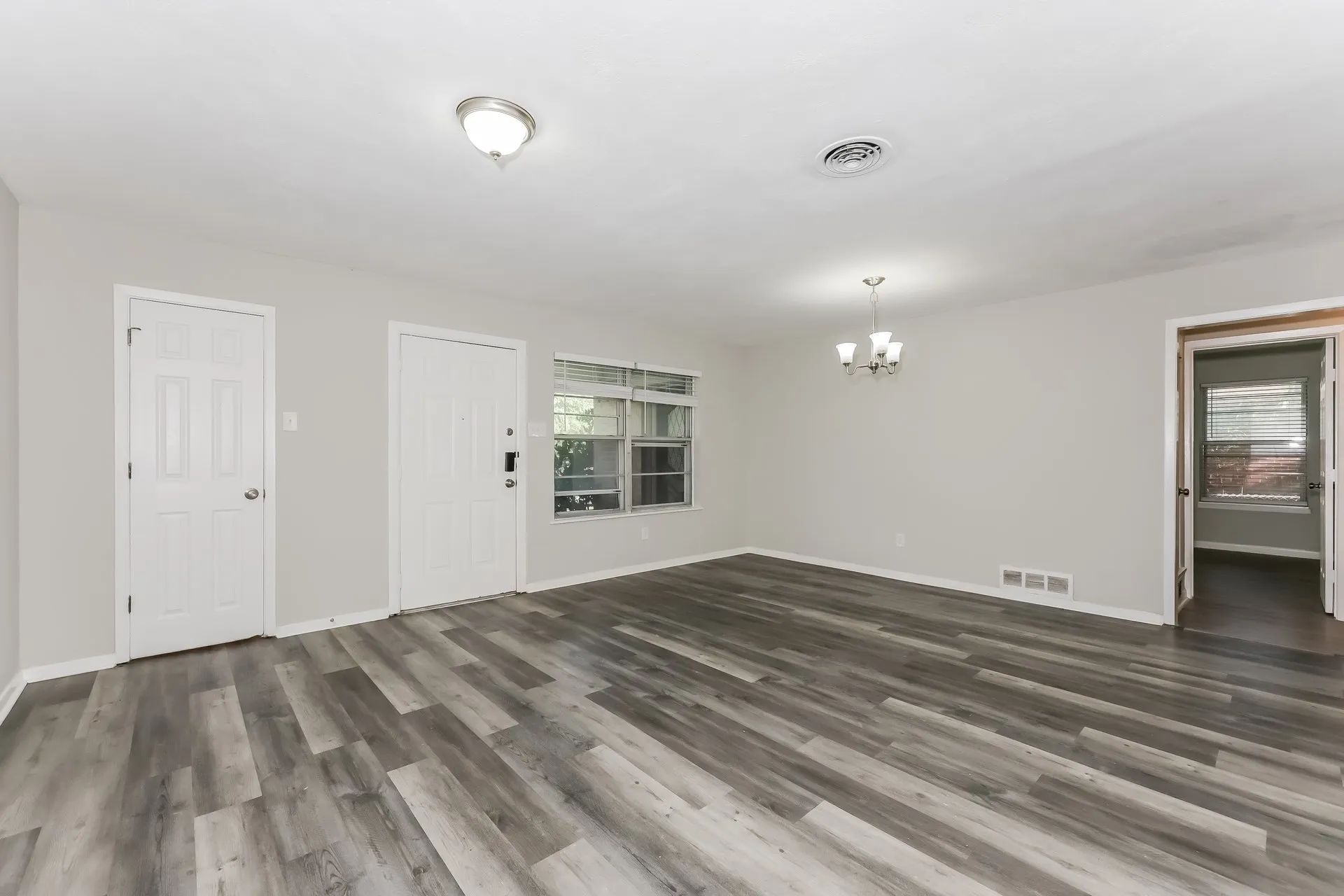 Single Family Residence For Sale in Dallas County , 1327 Templecliff Drive, Dallas, Texas 75217, 3 Bedroom, 2 Bathroom, 2 Garage spaces, 1,614 Sqft, built in 1957, mls#21305666, Real Estate Agent in Dallas, Homes For Sale in Dallas county, Homes For Sale in Dallas, Realtor in Dallas Texas, Real Estate Brokerage Independent Realty Texas, Luminita Cordes Realtor