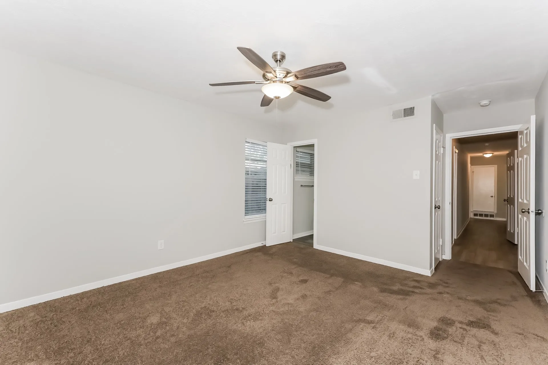 Single Family Residence For Sale in Dallas County , 1327 Templecliff Drive, Dallas, Texas 75217, 3 Bedroom, 2 Bathroom, 2 Garage spaces, 1,614 Sqft, built in 1957, mls#21305666, Real Estate Agent in Dallas, Homes For Sale in Dallas county, Homes For Sale in Dallas, Realtor in Dallas Texas, Real Estate Brokerage Independent Realty Texas, Luminita Cordes Realtor