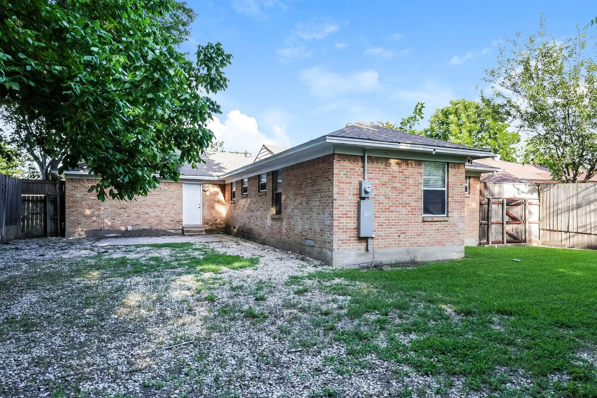 Single Family Residence For Sale in Dallas County , 1327 Templecliff Drive, Dallas, Texas 75217, 3 Bedroom, 2 Bathroom, 2 Garage spaces, 1,614 Sqft, built in 1957, mls#21305666, Real Estate Agent in Dallas, Homes For Sale in Dallas county, Homes For Sale in Dallas, Realtor in Dallas Texas, Real Estate Brokerage Independent Realty Texas, Luminita Cordes Realtor