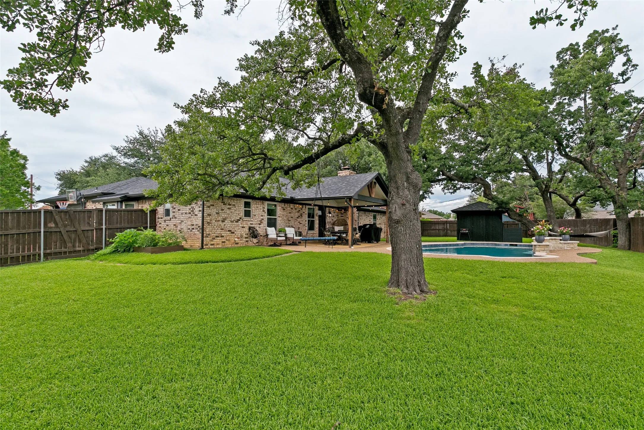 Single Family Residence For Sale in Tarrant County , 7250 Boca Raton Drive, North Richland Hills, Texas 76182, 3 Bedroom, 2 Bathroom, 2 Garage spaces, 2,292 Sqft, built in 1984, mls#21304165, Real Estate Agent in North Richland Hills, Homes For Sale in Tarrant county, Homes For Sale in North Richland Hills, Realtor in North Richland Hills Texas, Real Estate Brokerage Independent Realty Texas, Luminita Cordes Realtor