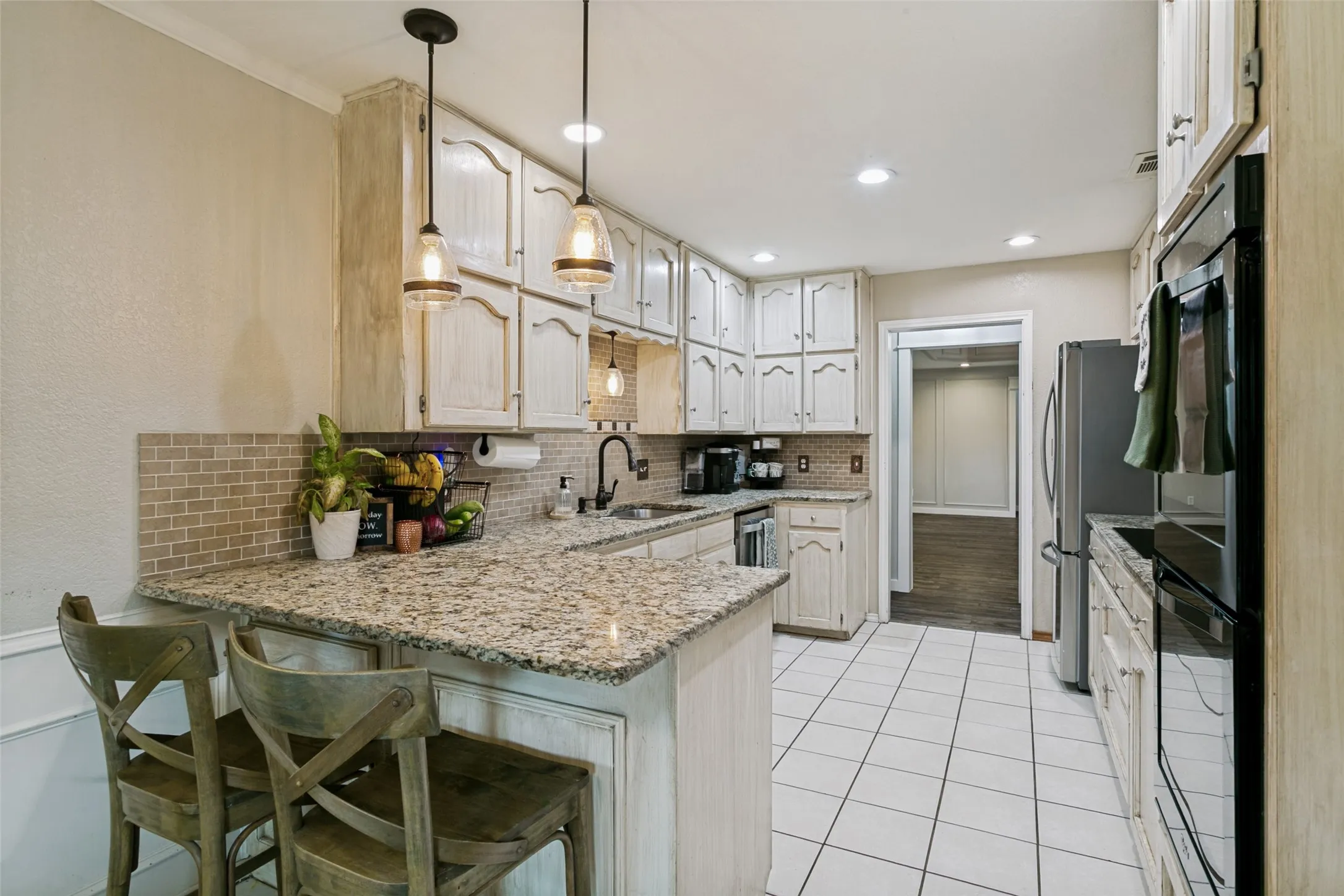 Single Family Residence For Sale in Tarrant County , 7250 Boca Raton Drive, North Richland Hills, Texas 76182, 3 Bedroom, 2 Bathroom, 2 Garage spaces, 2,292 Sqft, built in 1984, mls#21304165, Real Estate Agent in North Richland Hills, Homes For Sale in Tarrant county, Homes For Sale in North Richland Hills, Realtor in North Richland Hills Texas, Real Estate Brokerage Independent Realty Texas, Luminita Cordes Realtor