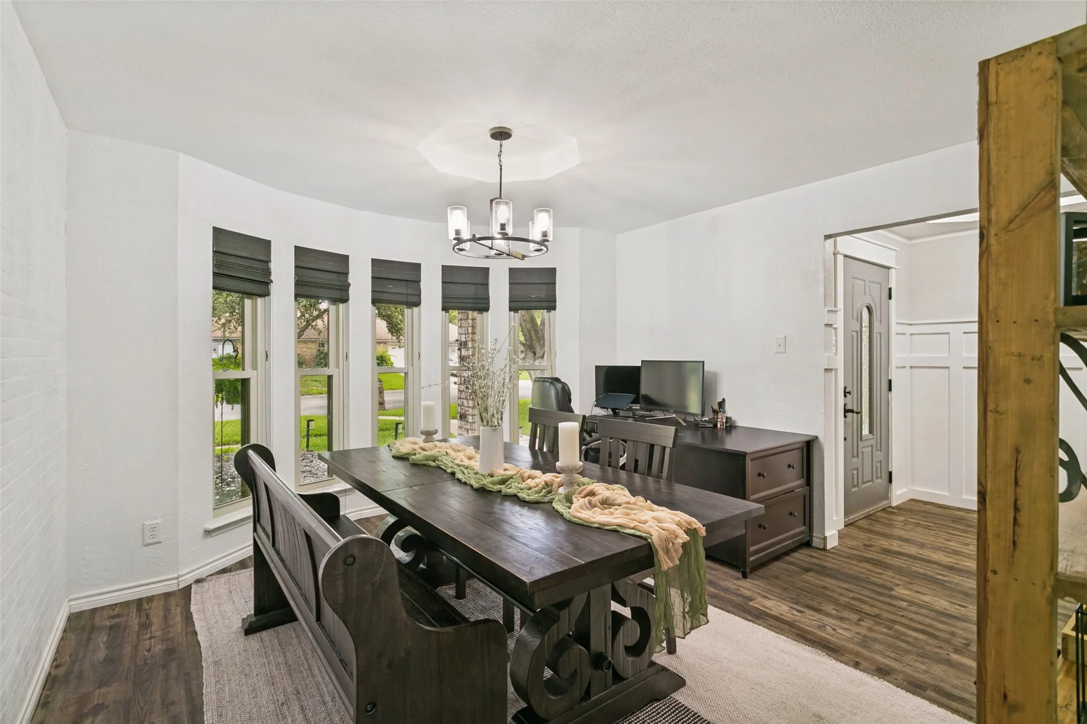 Single Family Residence For Sale in Tarrant County , 7250 Boca Raton Drive, North Richland Hills, Texas 76182, 3 Bedroom, 2 Bathroom, 2 Garage spaces, 2,292 Sqft, built in 1984, mls#21304165, Real Estate Agent in North Richland Hills, Homes For Sale in Tarrant county, Homes For Sale in North Richland Hills, Realtor in North Richland Hills Texas, Real Estate Brokerage Independent Realty Texas, Luminita Cordes Realtor