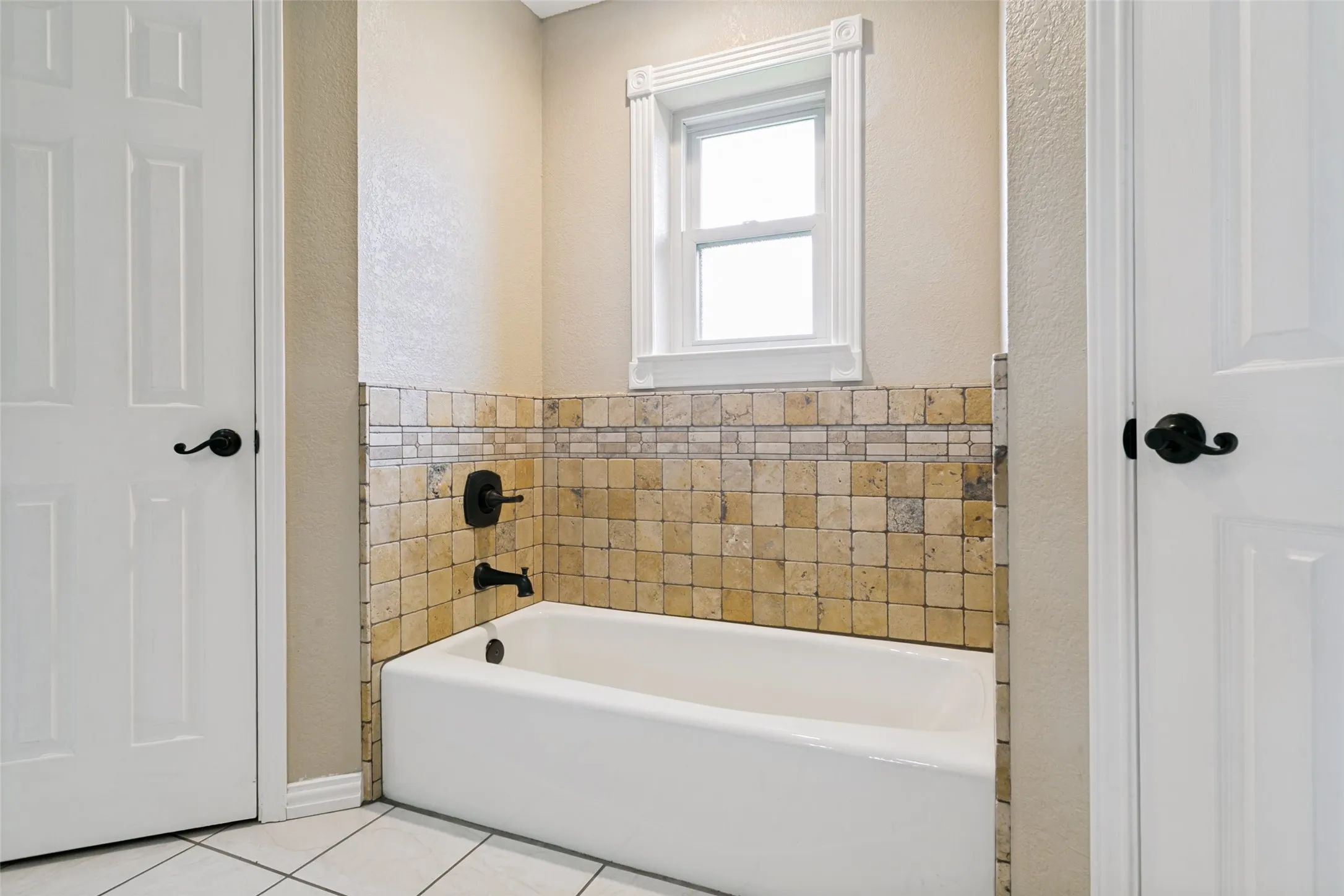 Single Family Residence For Sale in Tarrant County , 7250 Boca Raton Drive, North Richland Hills, Texas 76182, 3 Bedroom, 2 Bathroom, 2 Garage spaces, 2,292 Sqft, built in 1984, mls#21304165, Real Estate Agent in North Richland Hills, Homes For Sale in Tarrant county, Homes For Sale in North Richland Hills, Realtor in North Richland Hills Texas, Real Estate Brokerage Independent Realty Texas, Luminita Cordes Realtor