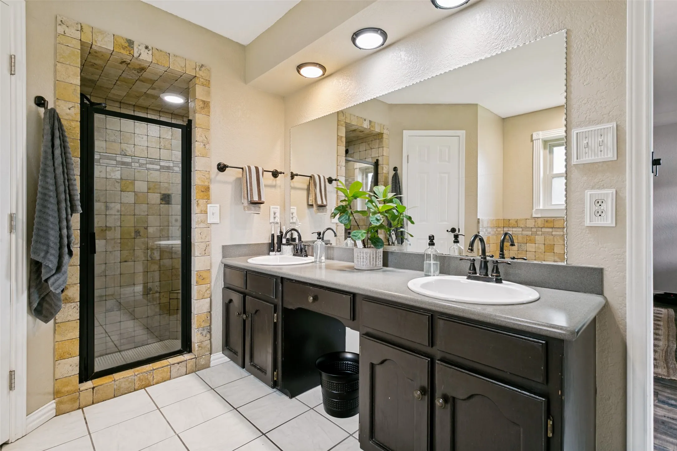 Single Family Residence For Sale in Tarrant County , 7250 Boca Raton Drive, North Richland Hills, Texas 76182, 3 Bedroom, 2 Bathroom, 2 Garage spaces, 2,292 Sqft, built in 1984, mls#21304165, Real Estate Agent in North Richland Hills, Homes For Sale in Tarrant county, Homes For Sale in North Richland Hills, Realtor in North Richland Hills Texas, Real Estate Brokerage Independent Realty Texas, Luminita Cordes Realtor