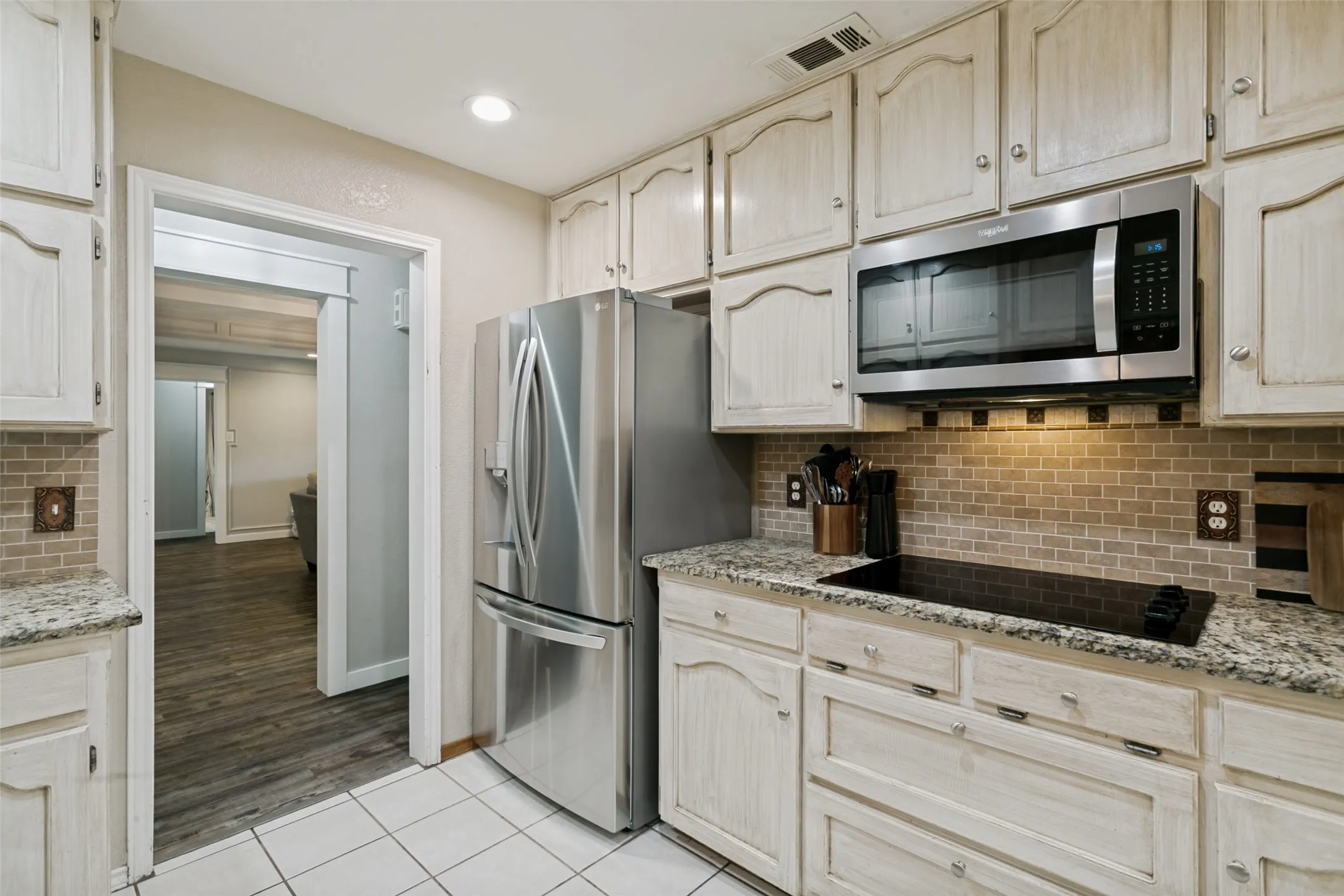 Single Family Residence For Sale in Tarrant County , 7250 Boca Raton Drive, North Richland Hills, Texas 76182, 3 Bedroom, 2 Bathroom, 2 Garage spaces, 2,292 Sqft, built in 1984, mls#21304165, Real Estate Agent in North Richland Hills, Homes For Sale in Tarrant county, Homes For Sale in North Richland Hills, Realtor in North Richland Hills Texas, Real Estate Brokerage Independent Realty Texas, Luminita Cordes Realtor