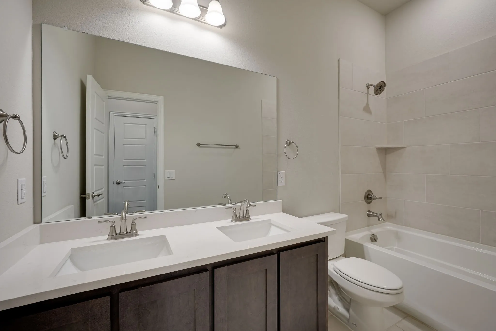Single Family Residence For Rent in Denton County , 16417 Garden Drive, Celina, Texas 75009, 3 Bedrooms, 2 Bathrooms, 2 Garage spaces, 1,954 Sqft, built in 2022, Price $2,500, mls#21306305, Real Estate Agent in Celina, Homes For Rent in Denton county, Homes For Rent in Celina, Realtor in Celina Texas, Real Estate Brokerage Independent Realty Texas, Luminita Cordes Realtor