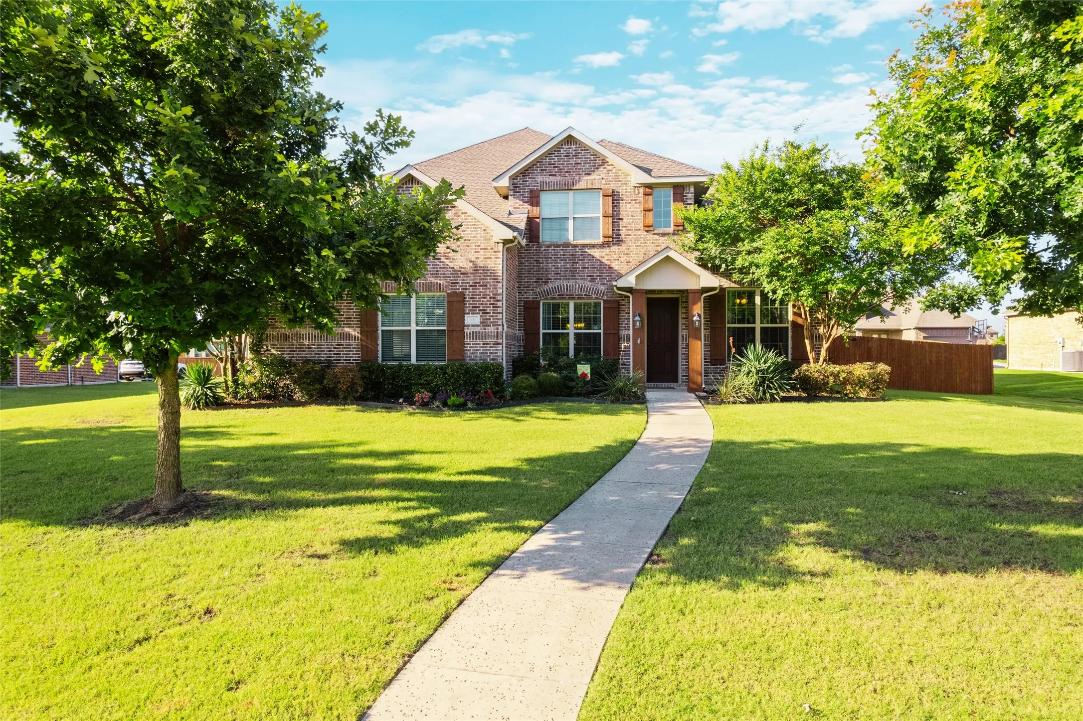 Single Family Residence For Sale in Dallas County , 341 Vista Park Drive, Sunnyvale, Texas 75182, 5 Bedroom, 5 Bathroom, 3 Garage spaces, 3,597 Sqft, built in 2015, mls#21304132, Real Estate Agent in Sunnyvale, Homes For Sale in Dallas county, Homes For Sale in Sunnyvale, Realtor in Sunnyvale Texas, Real Estate Brokerage Independent Realty Texas, Luminita Cordes Realtor