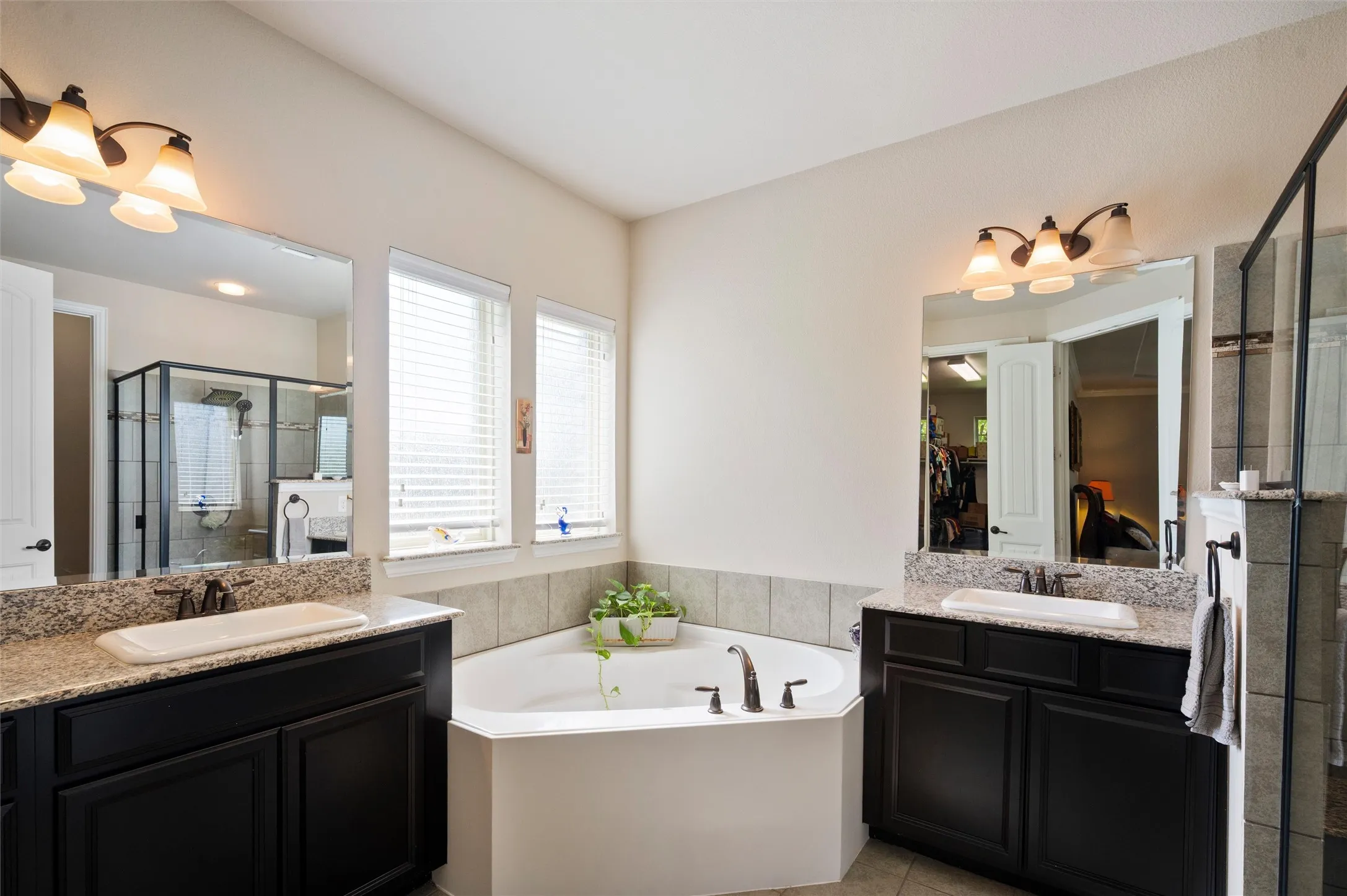 Single Family Residence For Sale in Dallas County , 341 Vista Park Drive, Sunnyvale, Texas 75182, 5 Bedroom, 5 Bathroom, 3 Garage spaces, 3,597 Sqft, built in 2015, mls#21304132, Real Estate Agent in Sunnyvale, Homes For Sale in Dallas county, Homes For Sale in Sunnyvale, Realtor in Sunnyvale Texas, Real Estate Brokerage Independent Realty Texas, Luminita Cordes Realtor