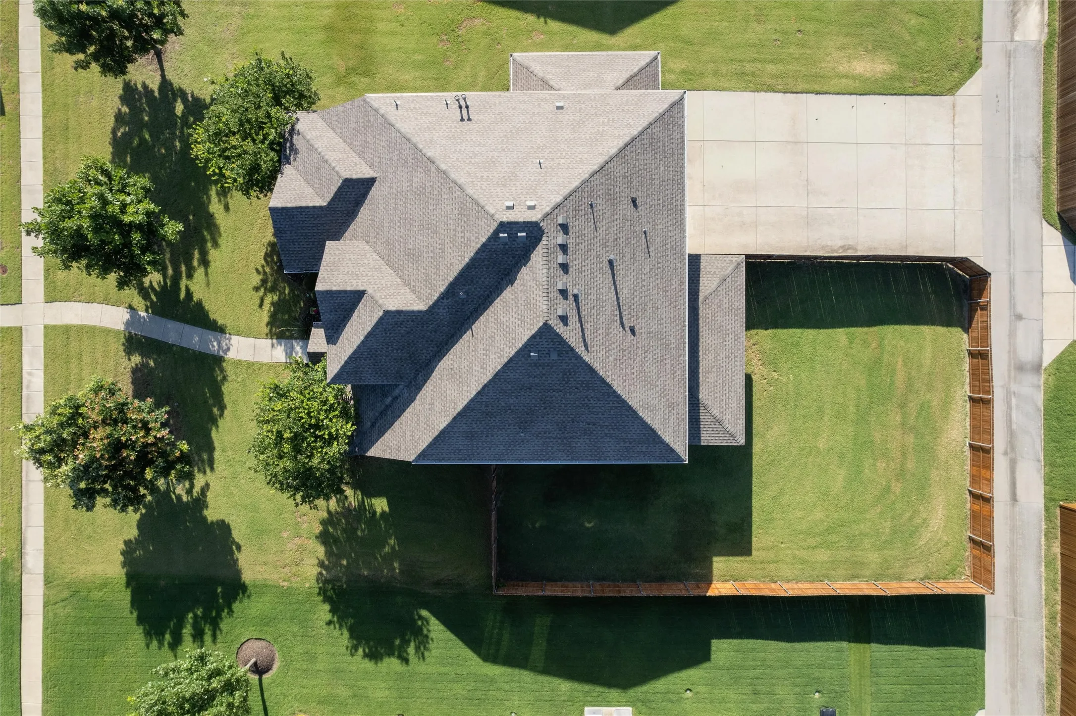 Single Family Residence For Sale in Dallas County , 341 Vista Park Drive, Sunnyvale, Texas 75182, 5 Bedroom, 5 Bathroom, 3 Garage spaces, 3,597 Sqft, built in 2015, mls#21304132, Real Estate Agent in Sunnyvale, Homes For Sale in Dallas county, Homes For Sale in Sunnyvale, Realtor in Sunnyvale Texas, Real Estate Brokerage Independent Realty Texas, Luminita Cordes Realtor