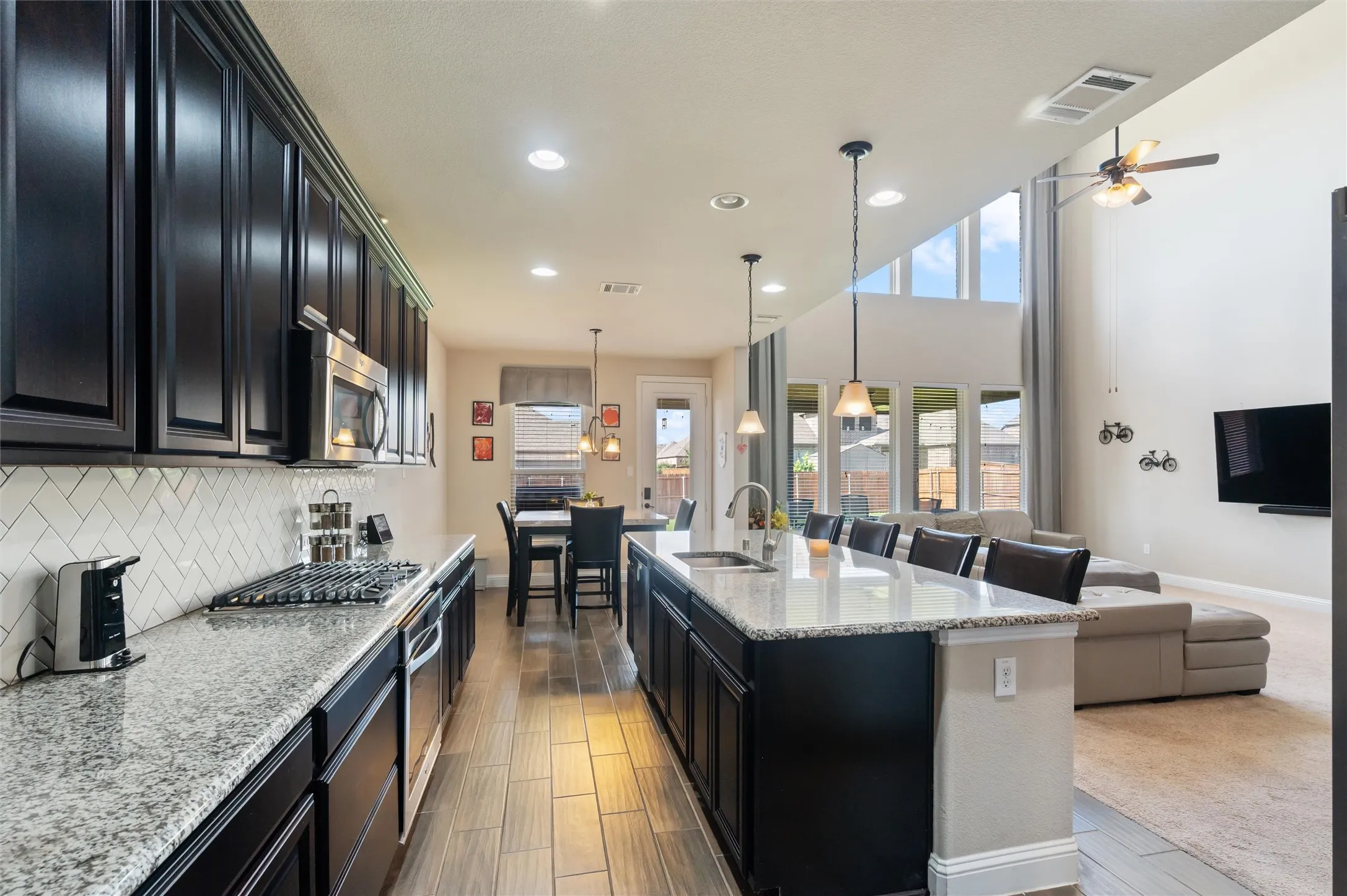 Single Family Residence For Sale in Dallas County , 341 Vista Park Drive, Sunnyvale, Texas 75182, 5 Bedroom, 5 Bathroom, 3 Garage spaces, 3,597 Sqft, built in 2015, mls#21304132, Real Estate Agent in Sunnyvale, Homes For Sale in Dallas county, Homes For Sale in Sunnyvale, Realtor in Sunnyvale Texas, Real Estate Brokerage Independent Realty Texas, Luminita Cordes Realtor