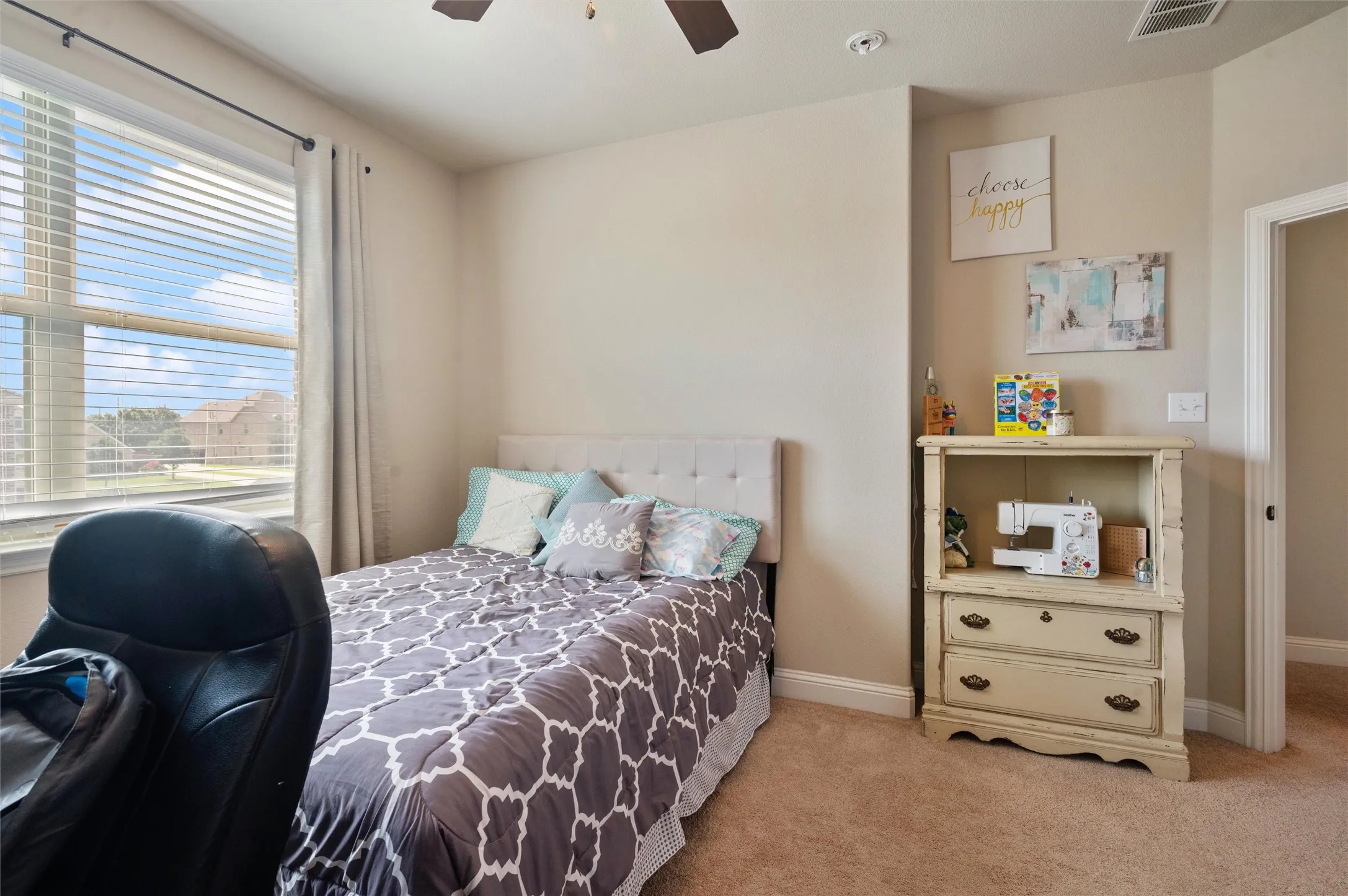 Single Family Residence For Sale in Dallas County , 341 Vista Park Drive, Sunnyvale, Texas 75182, 5 Bedroom, 5 Bathroom, 3 Garage spaces, 3,597 Sqft, built in 2015, mls#21304132, Real Estate Agent in Sunnyvale, Homes For Sale in Dallas county, Homes For Sale in Sunnyvale, Realtor in Sunnyvale Texas, Real Estate Brokerage Independent Realty Texas, Luminita Cordes Realtor