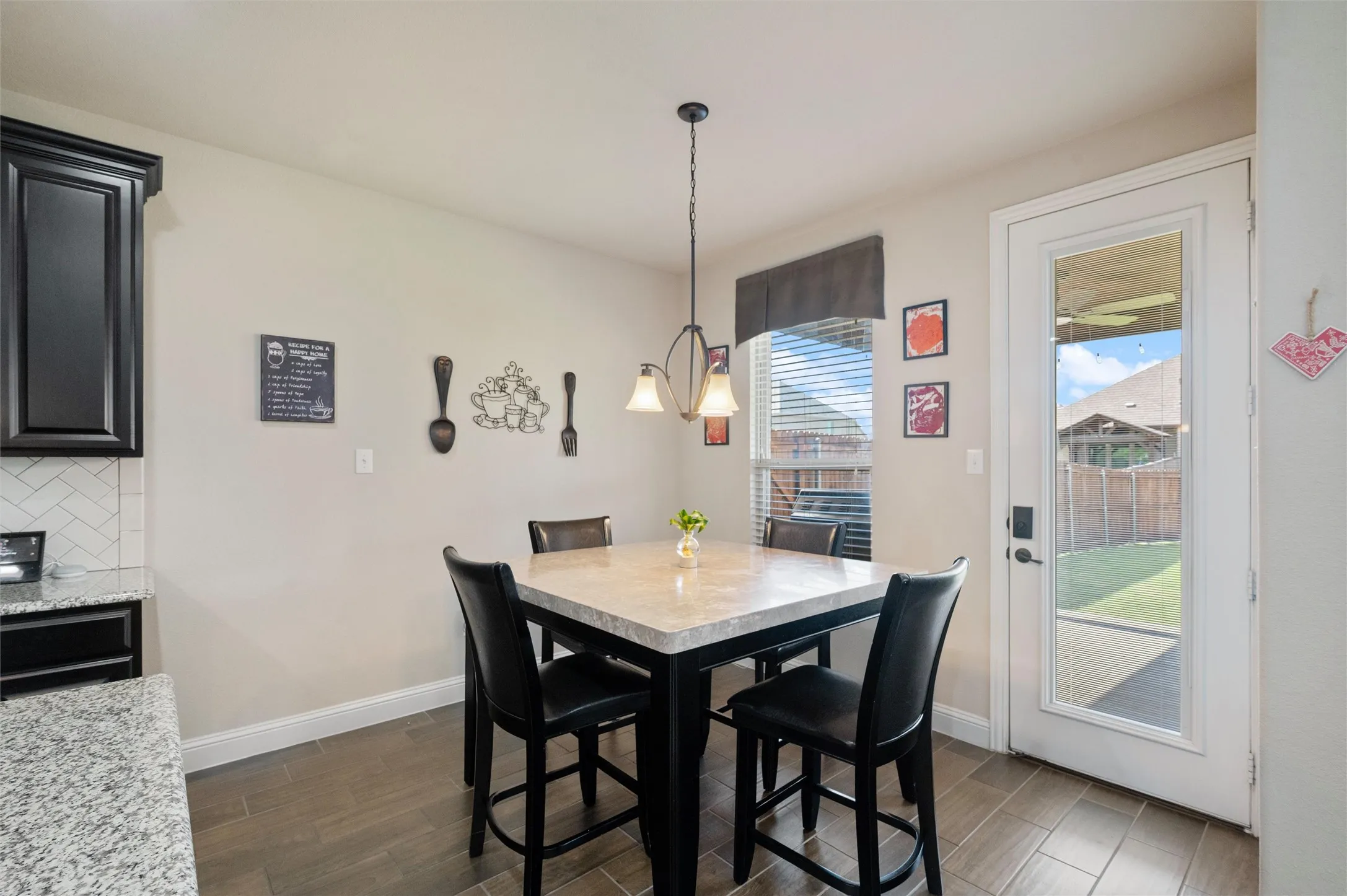Single Family Residence For Sale in Dallas County , 341 Vista Park Drive, Sunnyvale, Texas 75182, 5 Bedroom, 5 Bathroom, 3 Garage spaces, 3,597 Sqft, built in 2015, mls#21304132, Real Estate Agent in Sunnyvale, Homes For Sale in Dallas county, Homes For Sale in Sunnyvale, Realtor in Sunnyvale Texas, Real Estate Brokerage Independent Realty Texas, Luminita Cordes Realtor
