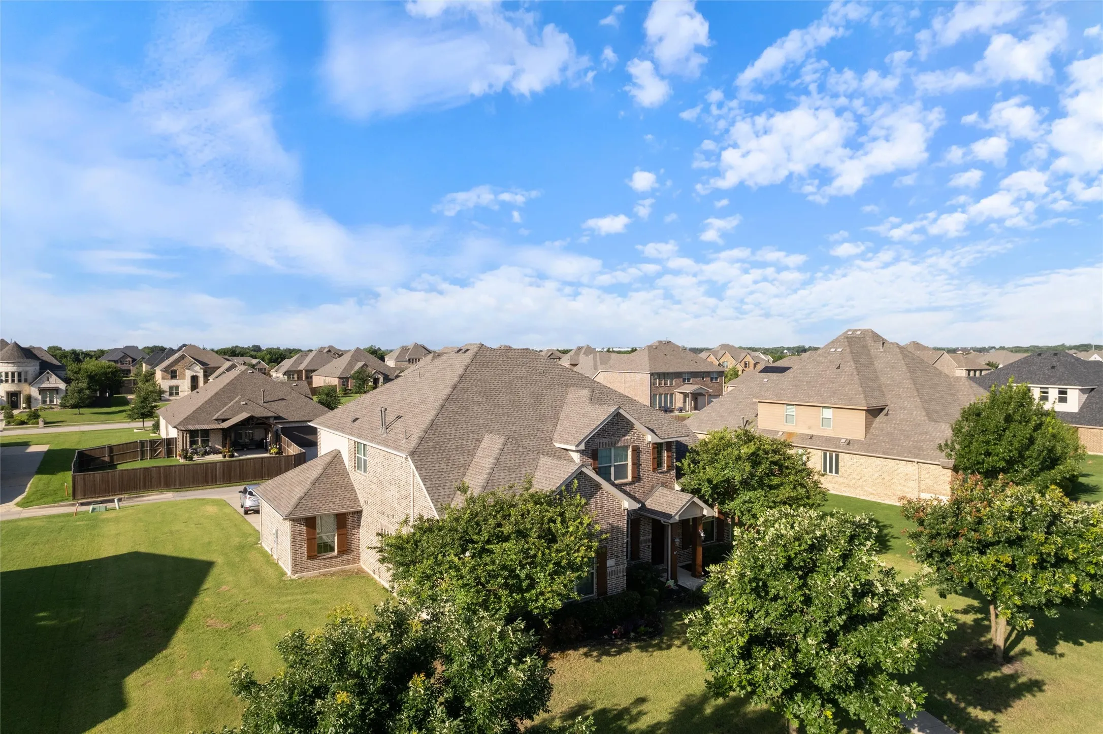Single Family Residence For Sale in Dallas County , 341 Vista Park Drive, Sunnyvale, Texas 75182, 5 Bedroom, 5 Bathroom, 3 Garage spaces, 3,597 Sqft, built in 2015, mls#21304132, Real Estate Agent in Sunnyvale, Homes For Sale in Dallas county, Homes For Sale in Sunnyvale, Realtor in Sunnyvale Texas, Real Estate Brokerage Independent Realty Texas, Luminita Cordes Realtor