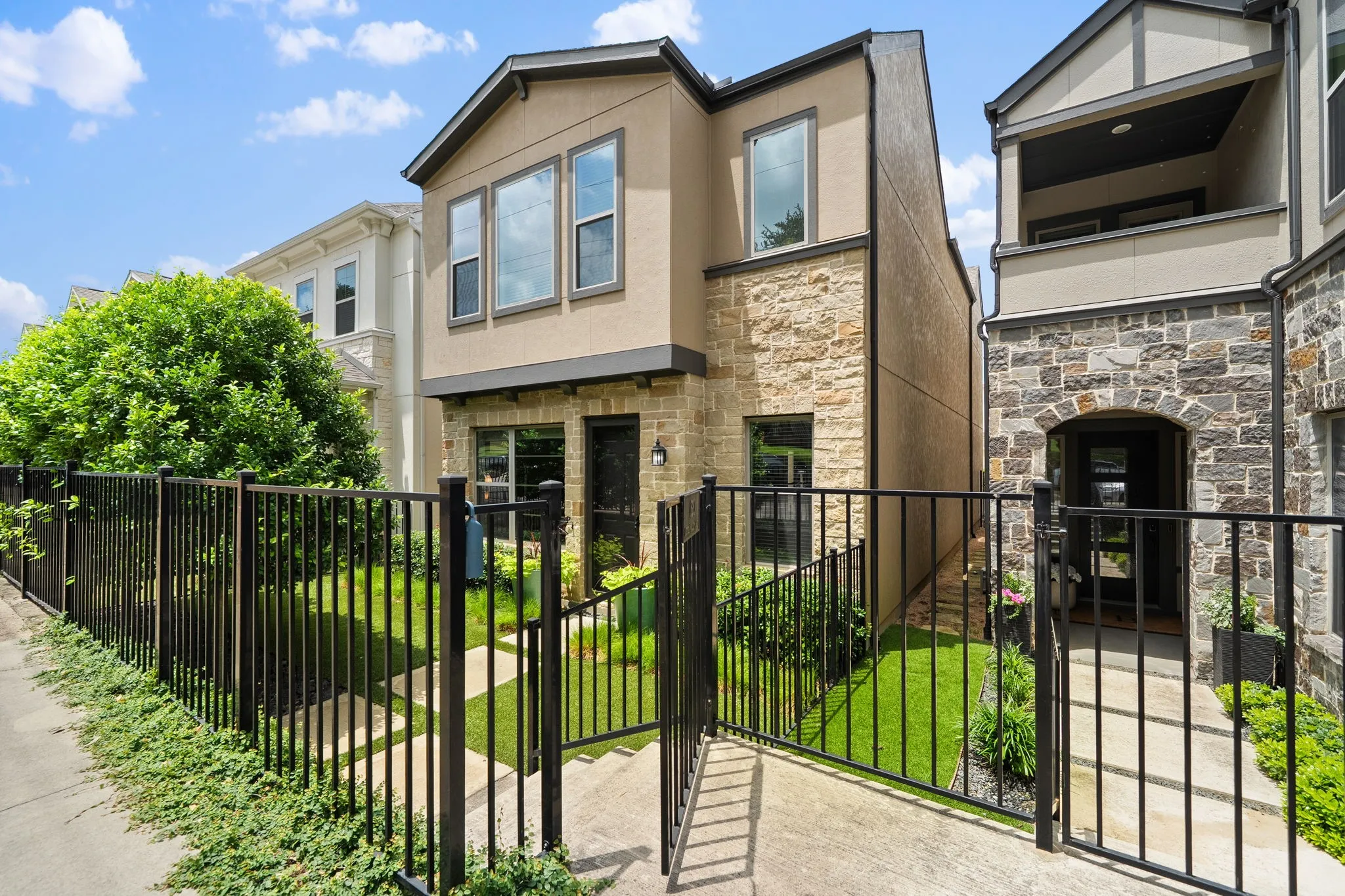Single Family Residence For Sale in Dallas County , 620 Aspen Valley Lane, Dallas, Texas 75208, 3 Bedroom, 3 Bathroom, 2 Garage spaces, 2,174 Sqft, built in 2020, mls#21303224, Real Estate Agent in Dallas, Homes For Sale in Dallas county, Homes For Sale in Dallas, Realtor in Dallas Texas, Real Estate Brokerage Independent Realty Texas, Luminita Cordes Realtor