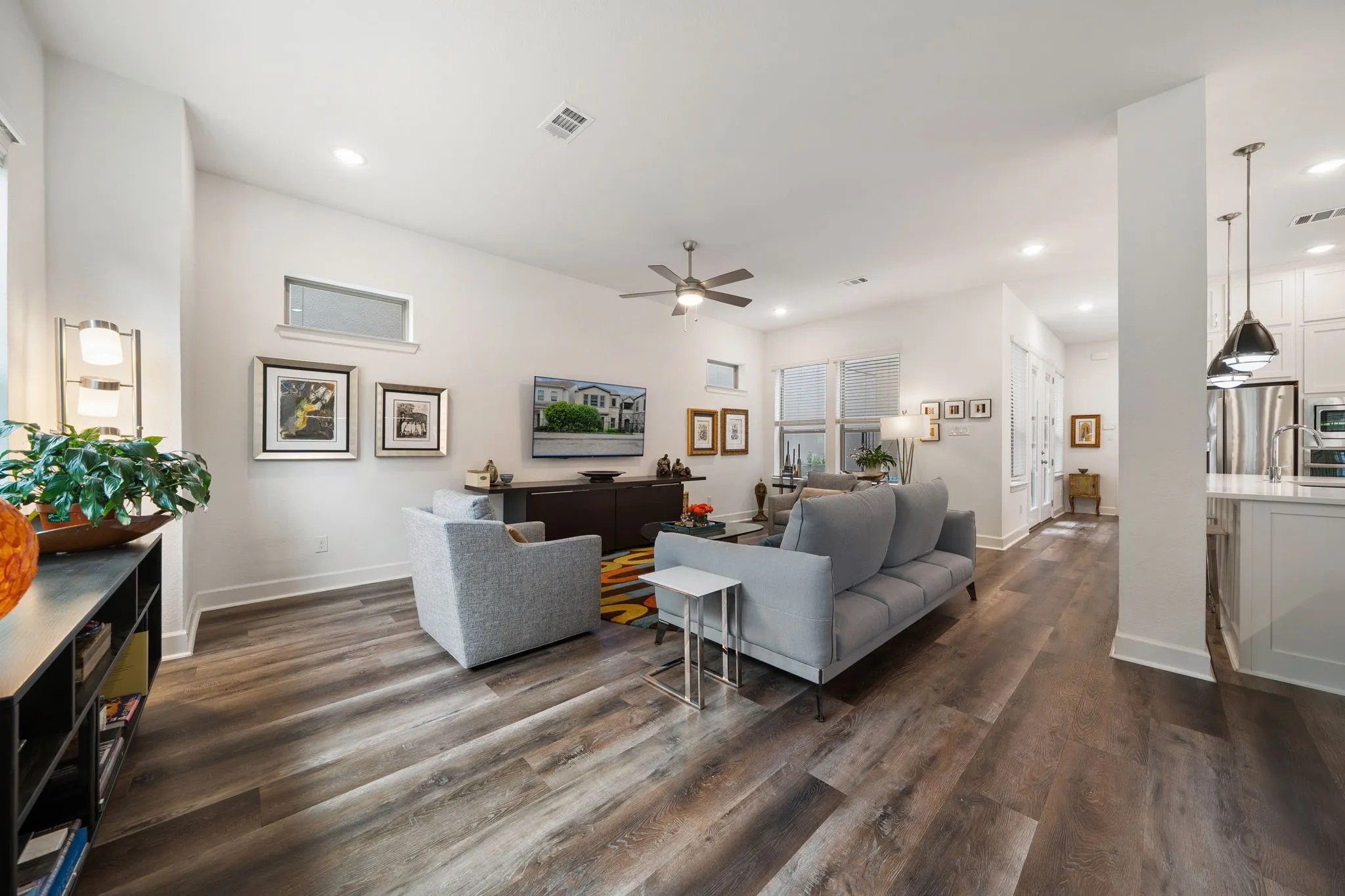 Single Family Residence For Sale in Dallas County , 620 Aspen Valley Lane, Dallas, Texas 75208, 3 Bedroom, 3 Bathroom, 2 Garage spaces, 2,174 Sqft, built in 2020, mls#21303224, Real Estate Agent in Dallas, Homes For Sale in Dallas county, Homes For Sale in Dallas, Realtor in Dallas Texas, Real Estate Brokerage Independent Realty Texas, Luminita Cordes Realtor