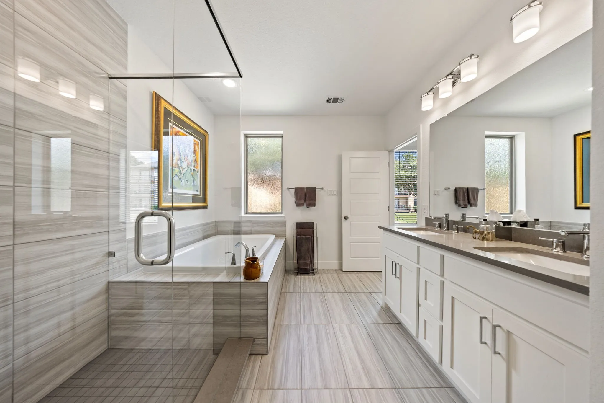 Single Family Residence For Sale in Dallas County , 620 Aspen Valley Lane, Dallas, Texas 75208, 3 Bedroom, 3 Bathroom, 2 Garage spaces, 2,174 Sqft, built in 2020, mls#21303224, Real Estate Agent in Dallas, Homes For Sale in Dallas county, Homes For Sale in Dallas, Realtor in Dallas Texas, Real Estate Brokerage Independent Realty Texas, Luminita Cordes Realtor