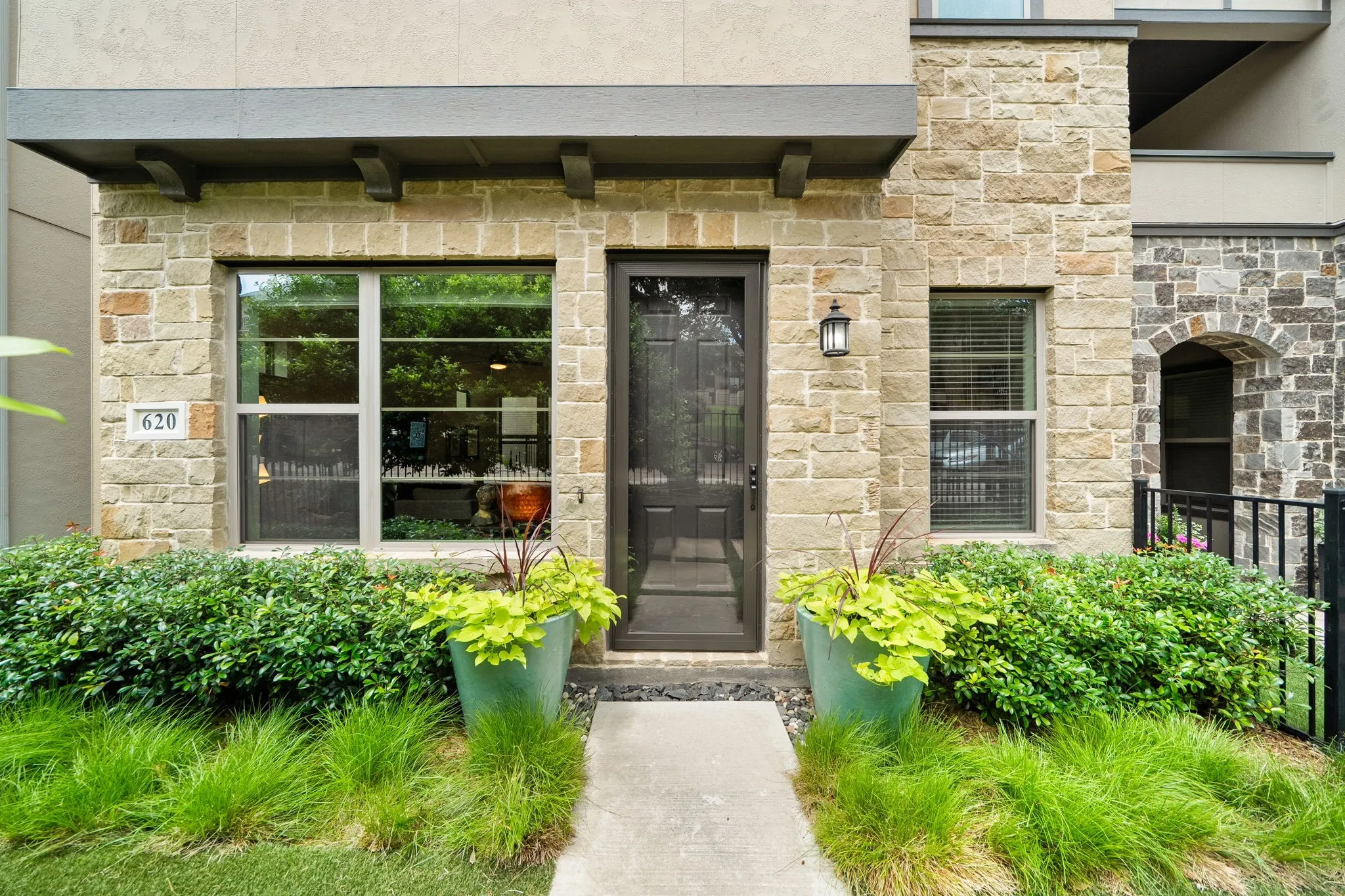Single Family Residence For Sale in Dallas County , 620 Aspen Valley Lane, Dallas, Texas 75208, 3 Bedroom, 3 Bathroom, 2 Garage spaces, 2,174 Sqft, built in 2020, mls#21303224, Real Estate Agent in Dallas, Homes For Sale in Dallas county, Homes For Sale in Dallas, Realtor in Dallas Texas, Real Estate Brokerage Independent Realty Texas, Luminita Cordes Realtor