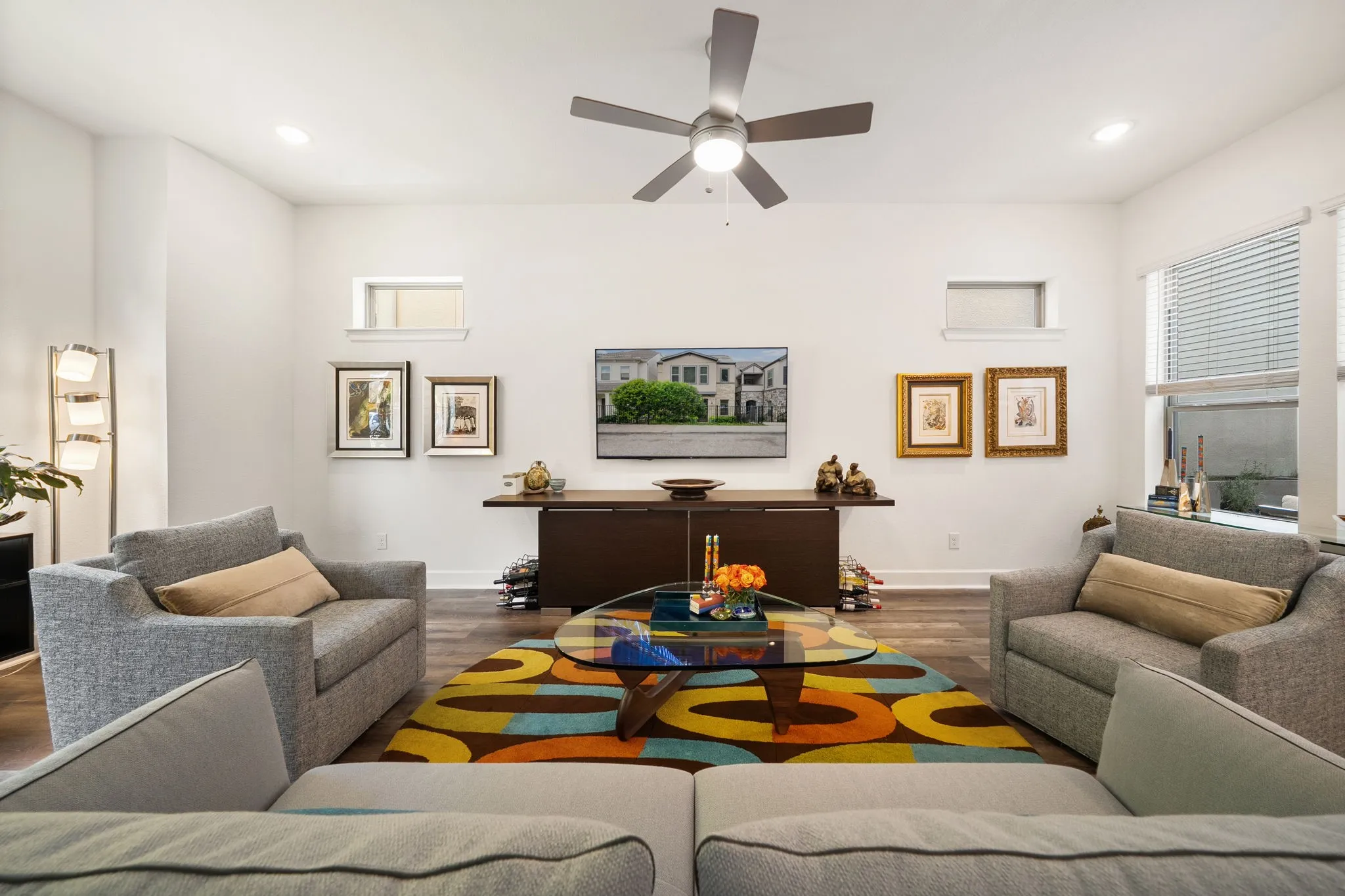 Single Family Residence For Sale in Dallas County , 620 Aspen Valley Lane, Dallas, Texas 75208, 3 Bedroom, 3 Bathroom, 2 Garage spaces, 2,174 Sqft, built in 2020, mls#21303224, Real Estate Agent in Dallas, Homes For Sale in Dallas county, Homes For Sale in Dallas, Realtor in Dallas Texas, Real Estate Brokerage Independent Realty Texas, Luminita Cordes Realtor