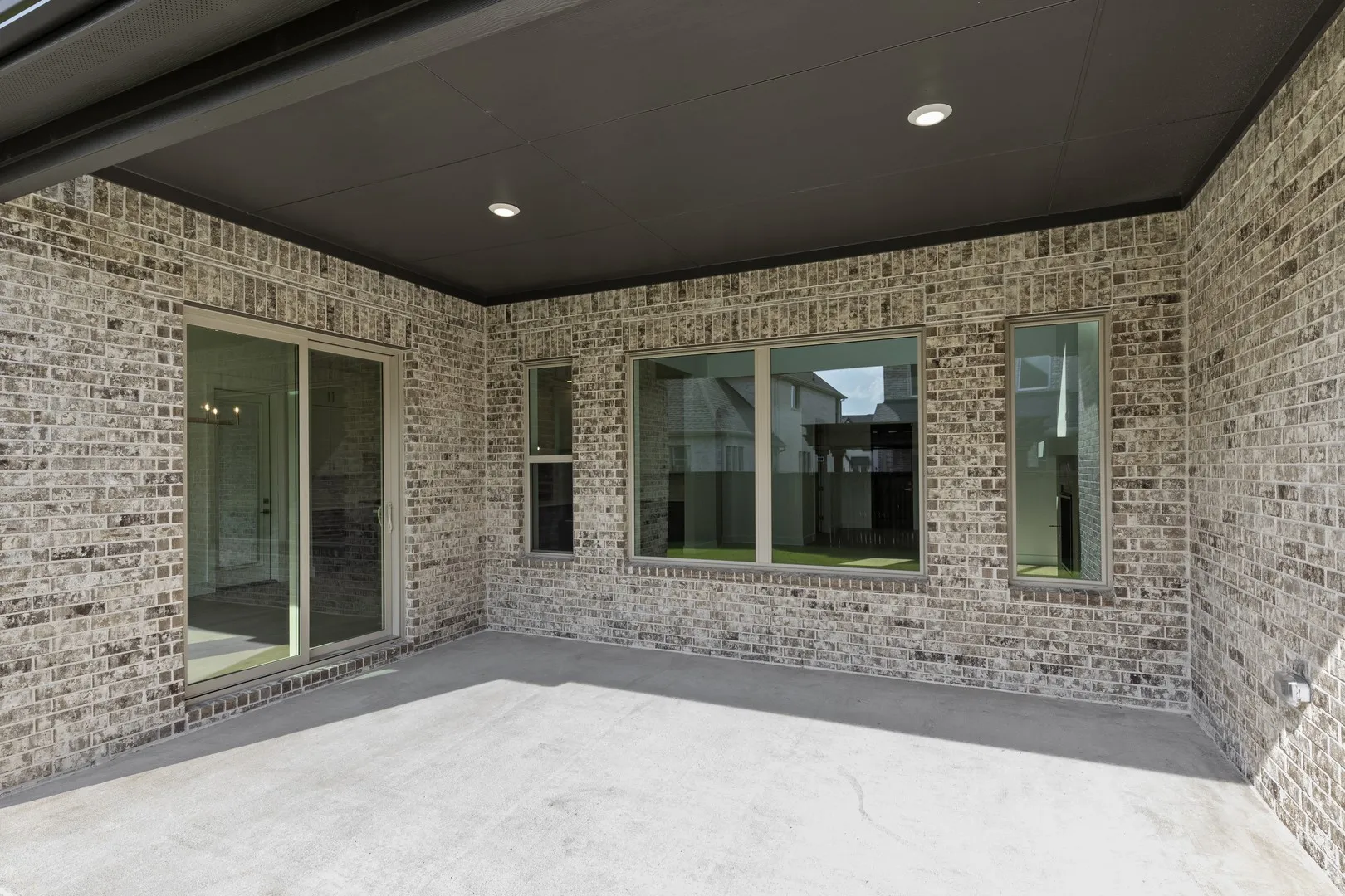 28. 1831 Gem - Patio (2)