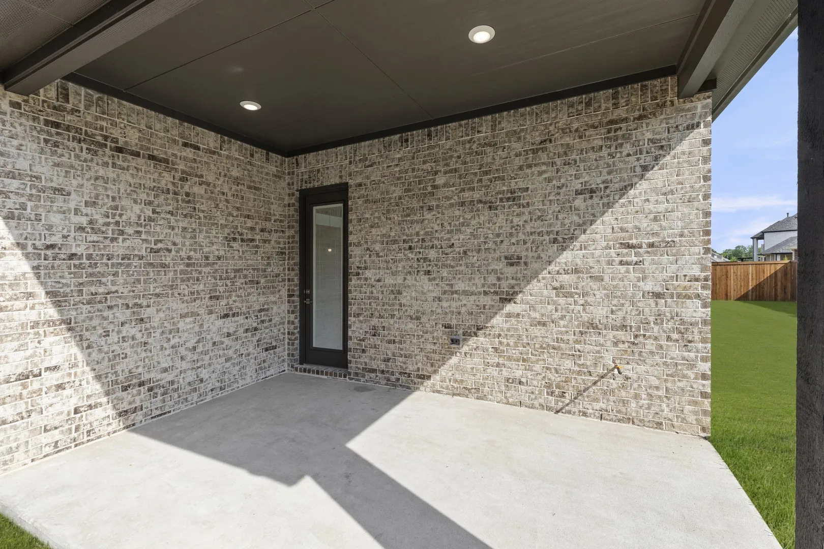 27. 1831 Gem - Patio