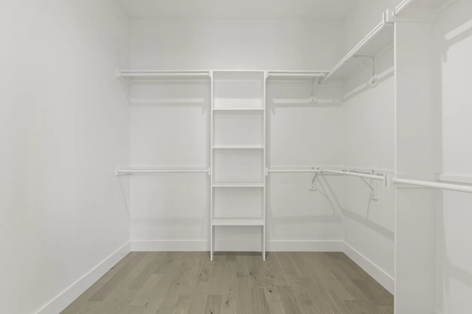 21. 1831 Gem - Closet