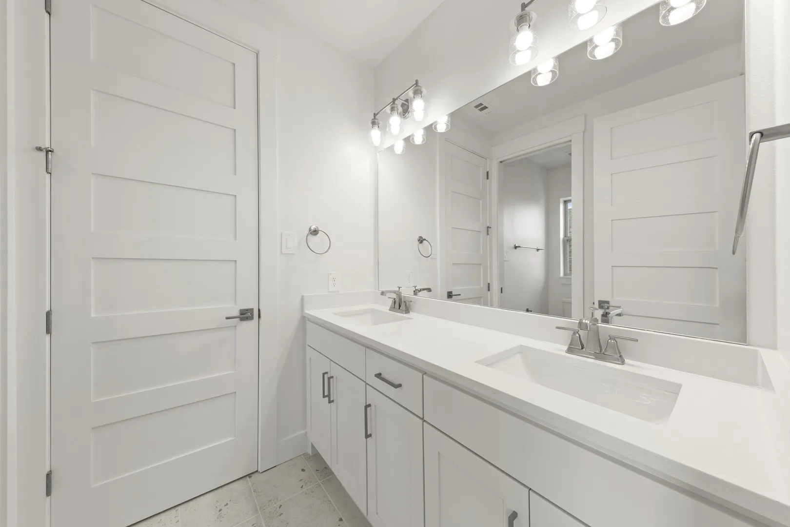 25. 1831 Gem - 2ND Bath