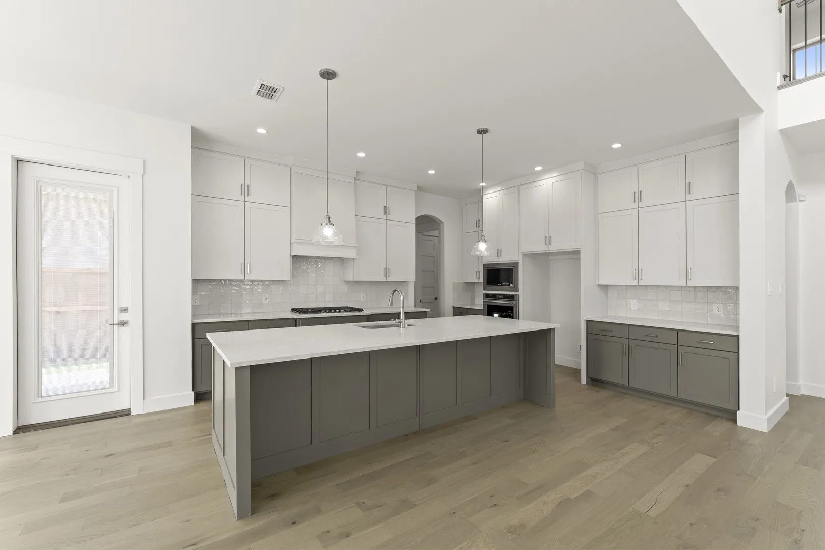 10. 1831 Gem - Kitchen (2)
