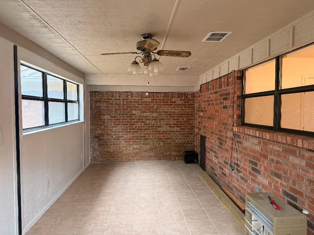 Single Family Residence For Sale in Palo Pinto County , 2900 SE 6th Street SE, Mineral Wells, Texas 76067, 4 Bedroom, 3 Bathroom, 2 Garage spaces, 2,492 Sqft, built in 1966, mls#21302743, Real Estate Agent in Mineral Wells, Homes For Sale in Palo Pinto county, Homes For Sale in Mineral Wells, Realtor in Mineral Wells Texas, Real Estate Brokerage Independent Realty Texas, Luminita Cordes Realtor