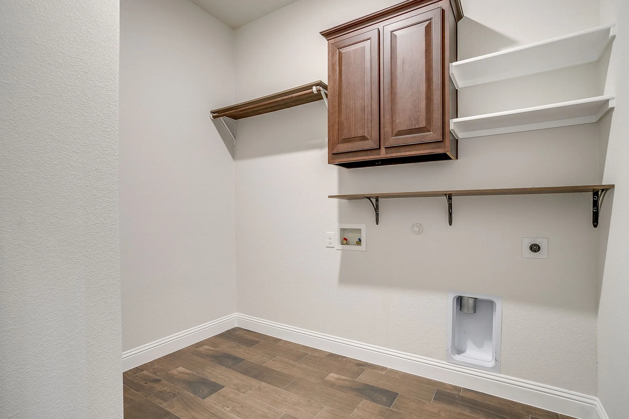 Single Family Residence For Sale in Parker County , 225 Palmerston Drive, Aledo, Texas 76008, 4 Bedrooms, 2 Bathrooms, 2 Garage spaces, 2,102 Sqft, built in 2019, Price $385,000, mls#21304299, Real Estate Agent in Aledo, Homes For Sale in Parker county, Homes For Sale in Aledo, Realtor in Aledo Texas, Real Estate Brokerage Independent Realty Texas, Luminita Cordes Realtor