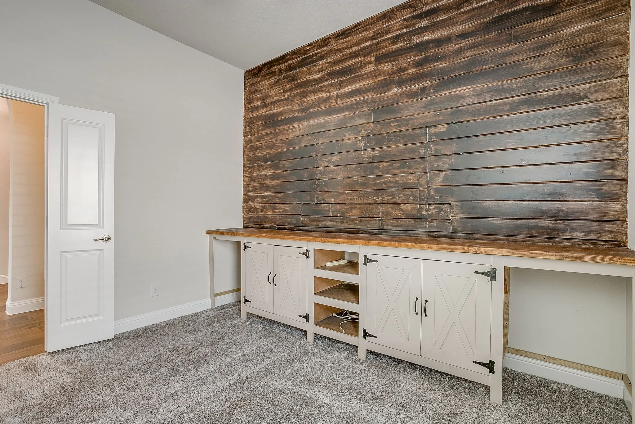 Single Family Residence For Sale in Parker County , 225 Palmerston Drive, Aledo, Texas 76008, 4 Bedrooms, 2 Bathrooms, 2 Garage spaces, 2,102 Sqft, built in 2019, Price $385,000, mls#21304299, Real Estate Agent in Aledo, Homes For Sale in Parker county, Homes For Sale in Aledo, Realtor in Aledo Texas, Real Estate Brokerage Independent Realty Texas, Luminita Cordes Realtor