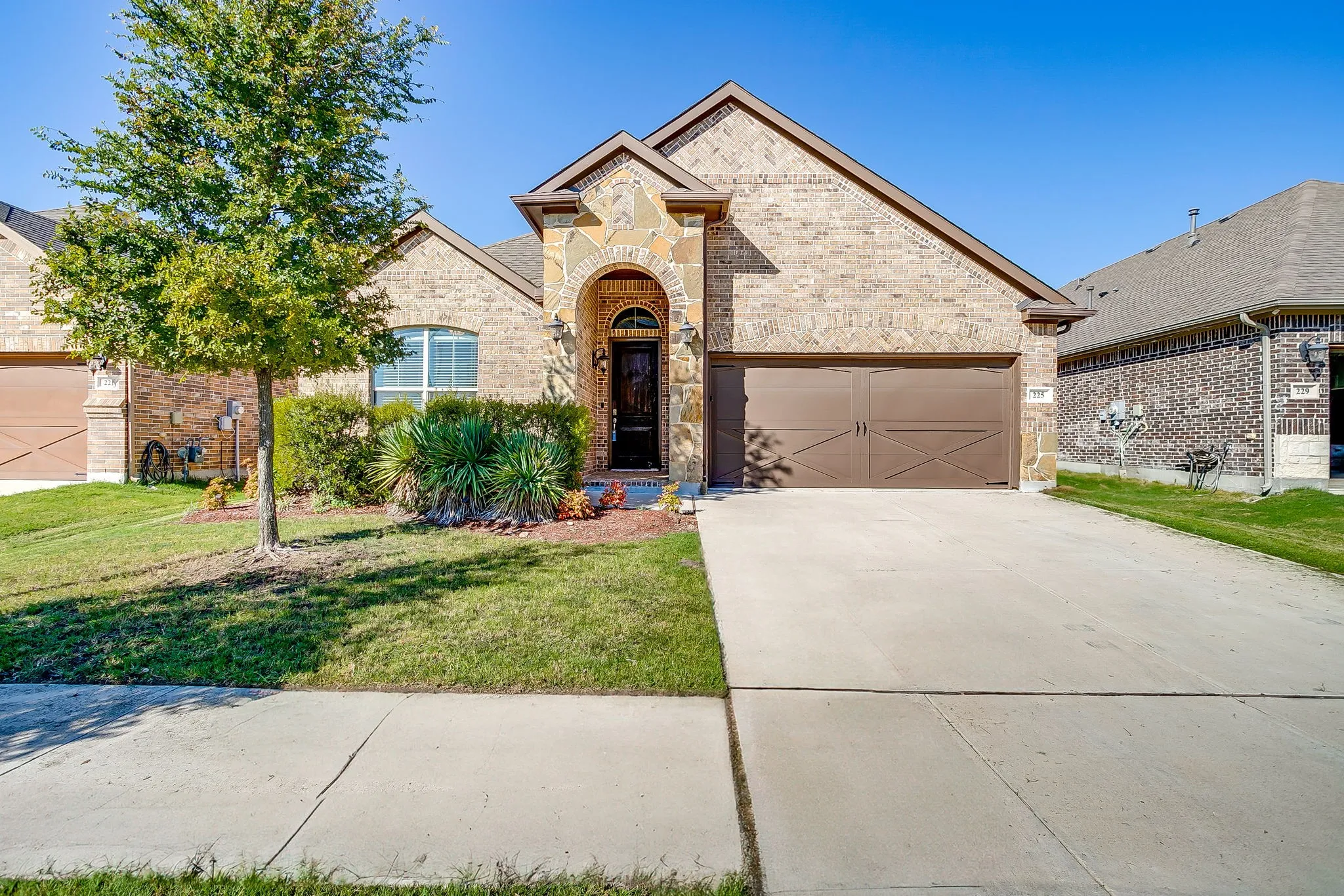 Single Family Residence For Sale in Parker County , 225 Palmerston Drive, Aledo, Texas 76008, 4 Bedrooms, 2 Bathrooms, 2 Garage spaces, 2,102 Sqft, built in 2019, Price $385,000, mls#21304299, Real Estate Agent in Aledo, Homes For Sale in Parker county, Homes For Sale in Aledo, Realtor in Aledo Texas, Real Estate Brokerage Independent Realty Texas, Luminita Cordes Realtor