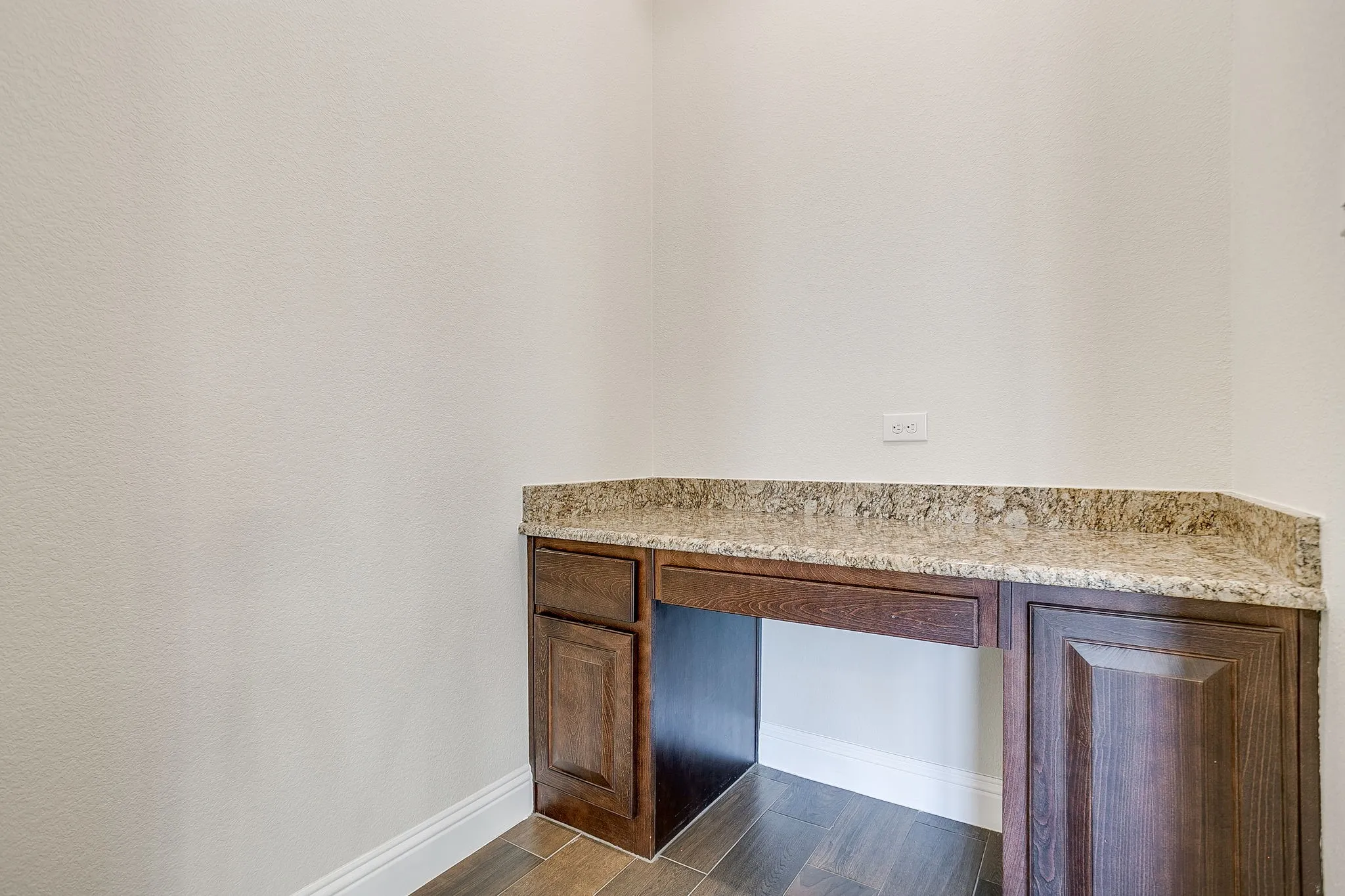 Single Family Residence For Sale in Parker County , 225 Palmerston Drive, Aledo, Texas 76008, 4 Bedrooms, 2 Bathrooms, 2 Garage spaces, 2,102 Sqft, built in 2019, Price $385,000, mls#21304299, Real Estate Agent in Aledo, Homes For Sale in Parker county, Homes For Sale in Aledo, Realtor in Aledo Texas, Real Estate Brokerage Independent Realty Texas, Luminita Cordes Realtor