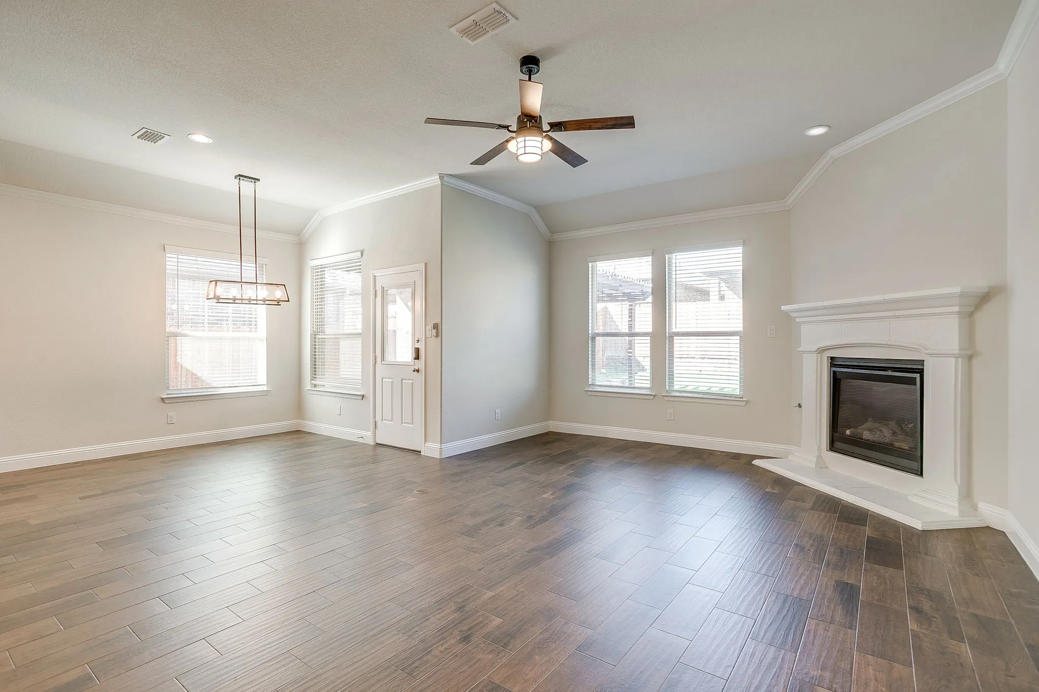 Single Family Residence For Sale in Parker County , 225 Palmerston Drive, Aledo, Texas 76008, 4 Bedrooms, 2 Bathrooms, 2 Garage spaces, 2,102 Sqft, built in 2019, Price $385,000, mls#21304299, Real Estate Agent in Aledo, Homes For Sale in Parker county, Homes For Sale in Aledo, Realtor in Aledo Texas, Real Estate Brokerage Independent Realty Texas, Luminita Cordes Realtor