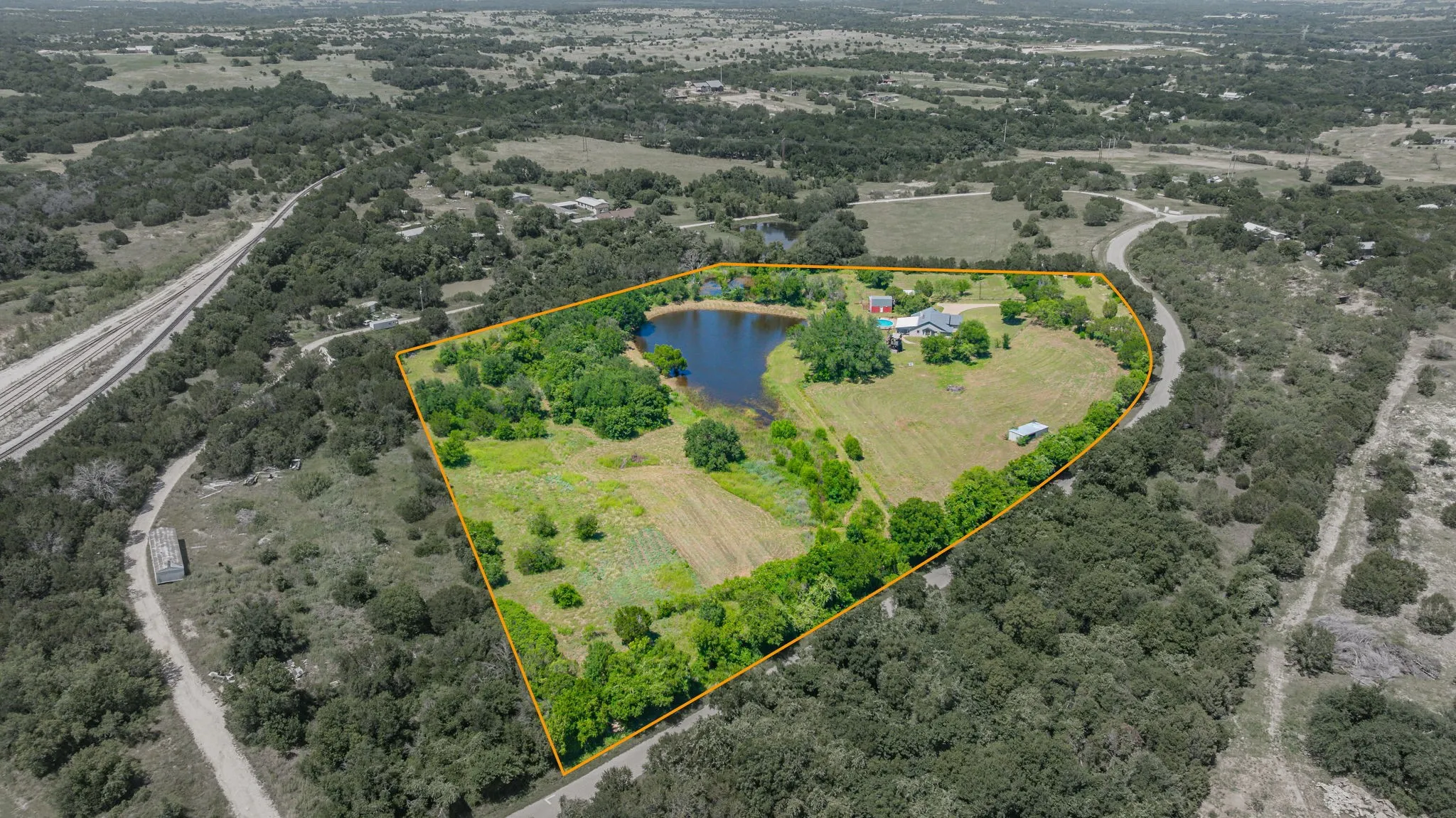Single Family Residence For Sale in Hood County , 5500 Friendship Road, Tolar, Texas 76476, 3 Bedroom, 2 Bathroom, 2 Garage spaces, 1,859 Sqft, built in 1990, mls#21305806, Real Estate Agent in Tolar, Homes For Sale in Hood county, Homes For Sale in Tolar, Realtor in Tolar Texas, Real Estate Brokerage Independent Realty Texas, Luminita Cordes Realtor