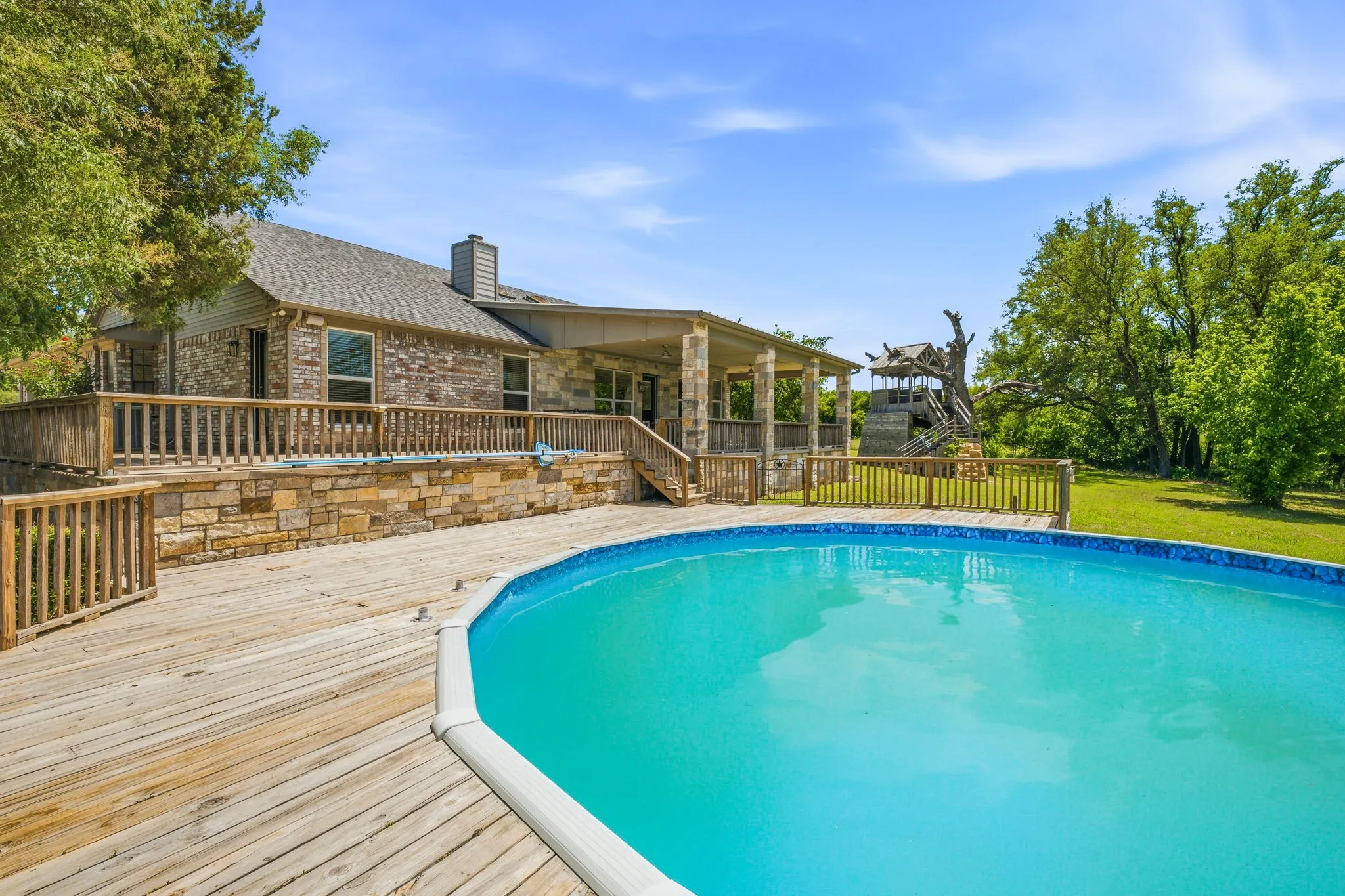 Single Family Residence For Sale in Hood County , 5500 Friendship Road, Tolar, Texas 76476, 3 Bedroom, 2 Bathroom, 2 Garage spaces, 1,859 Sqft, built in 1990, mls#21305806, Real Estate Agent in Tolar, Homes For Sale in Hood county, Homes For Sale in Tolar, Realtor in Tolar Texas, Real Estate Brokerage Independent Realty Texas, Luminita Cordes Realtor